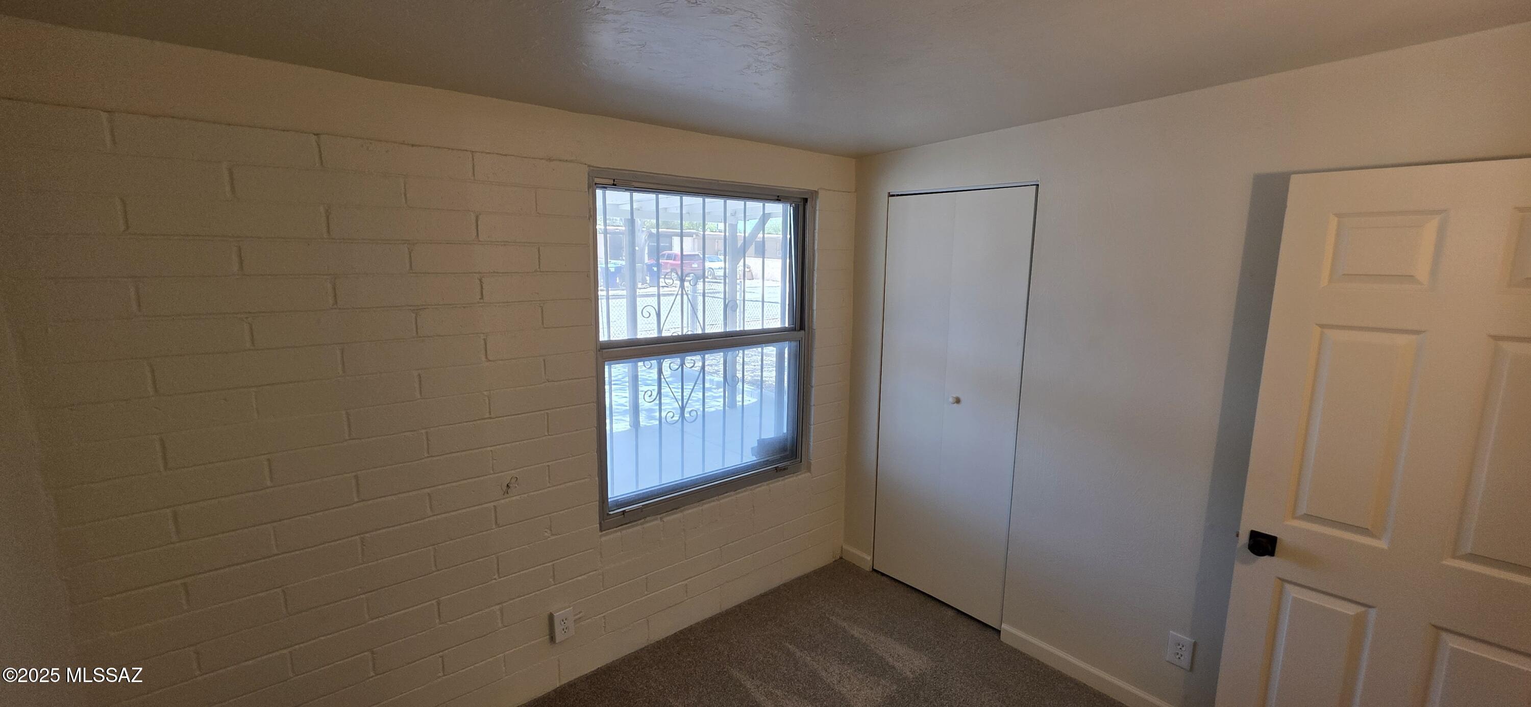 102 W Mossman Road