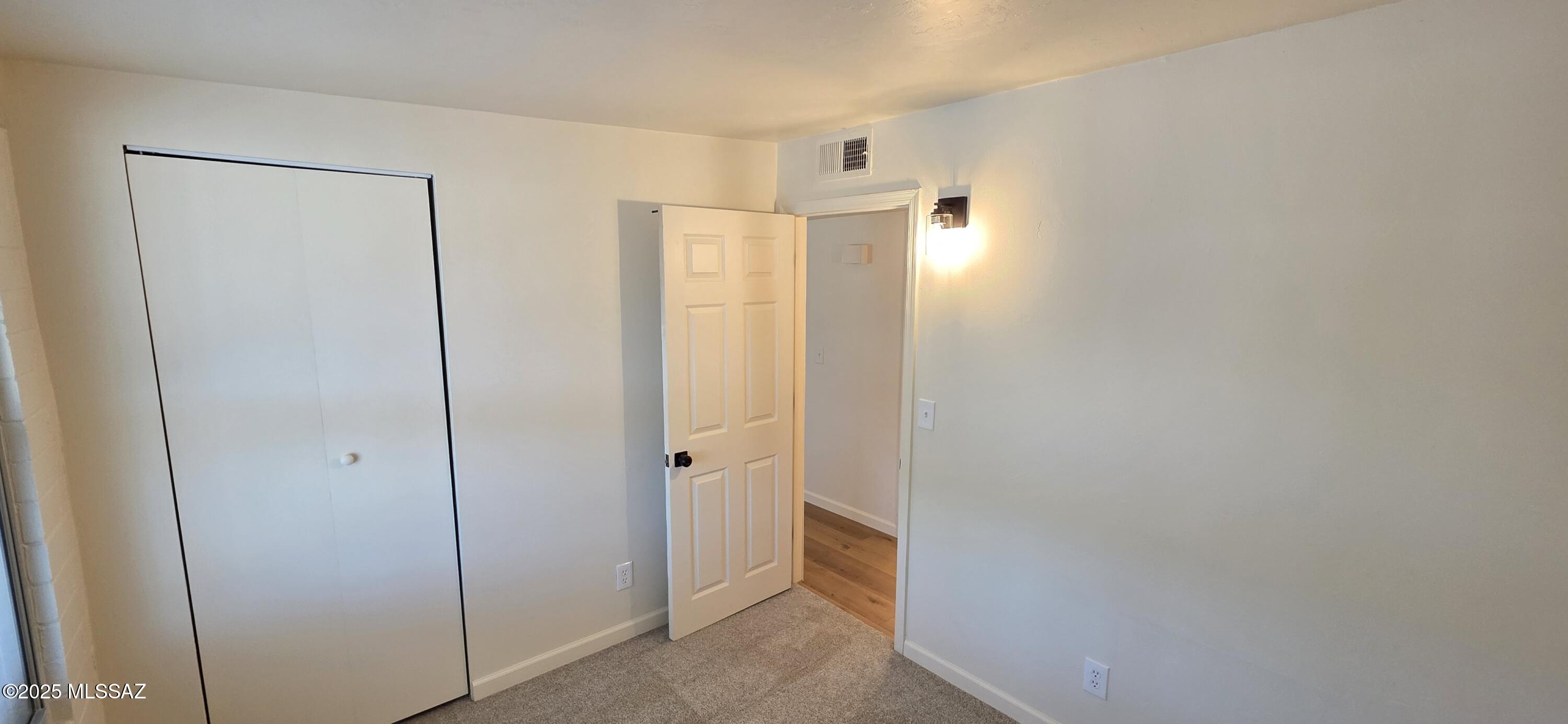 102 W Mossman Road