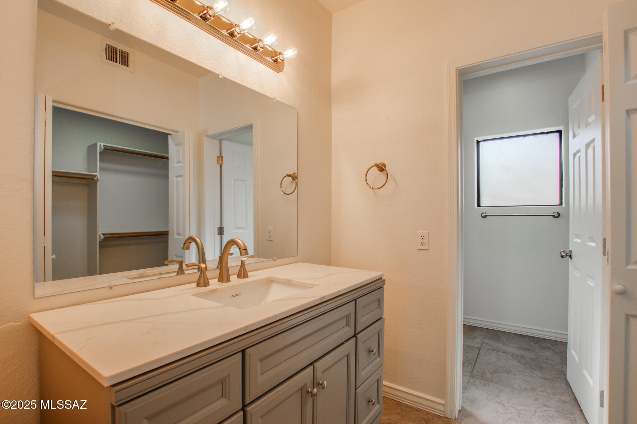 6655 N Canyon Crest Drive Unit: 15105
