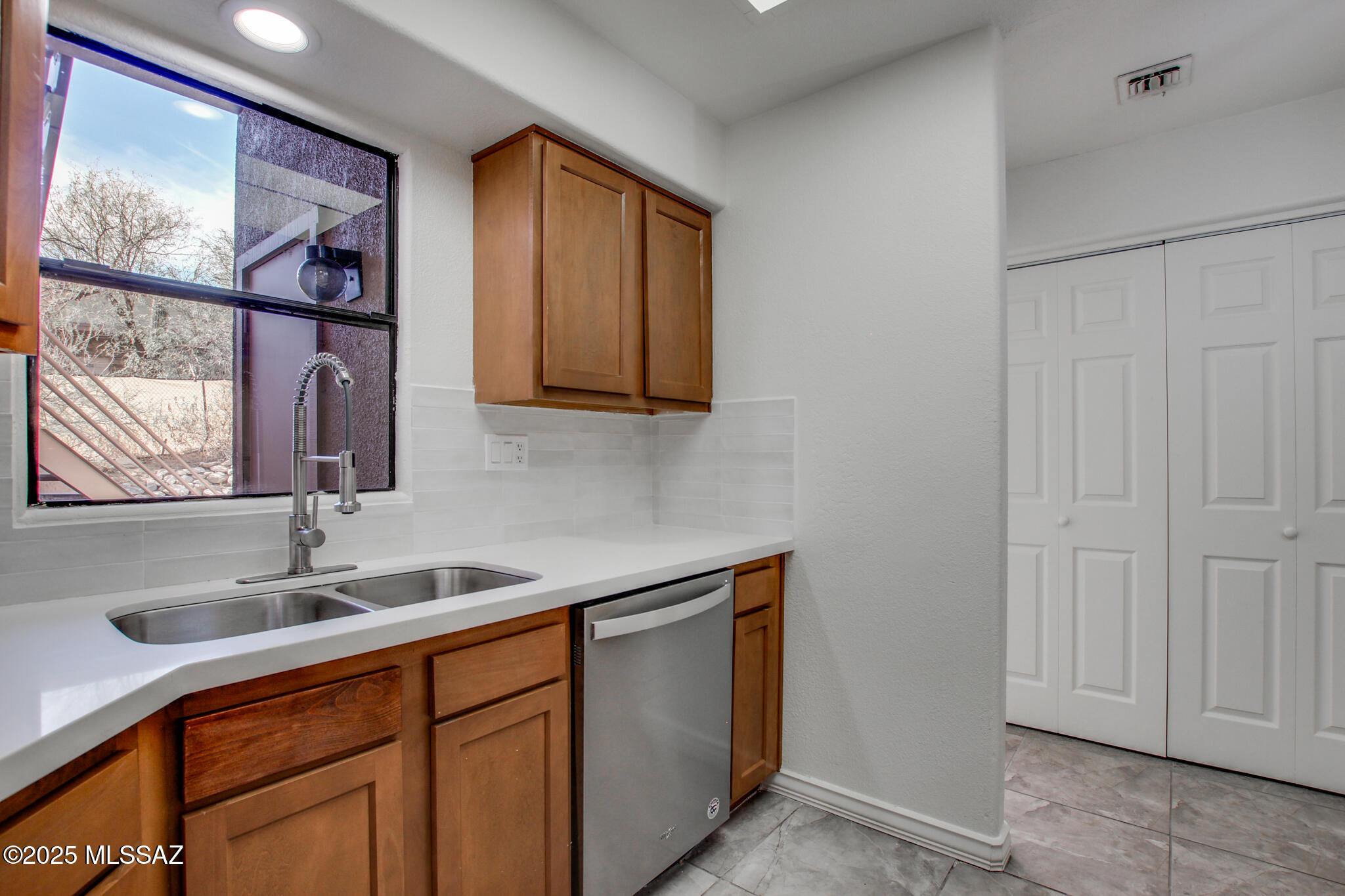 6655 N Canyon Crest Drive Unit: 15105