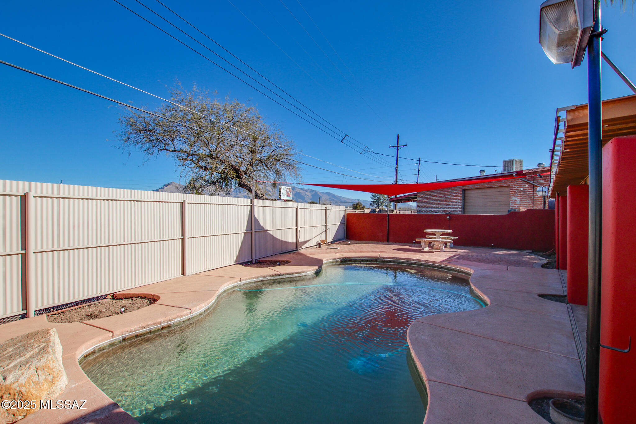 2126 W Calle Fortunado