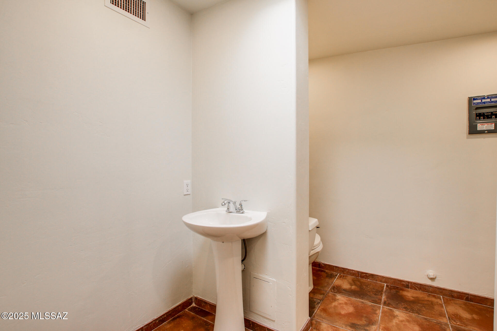 2126 W Calle Fortunado