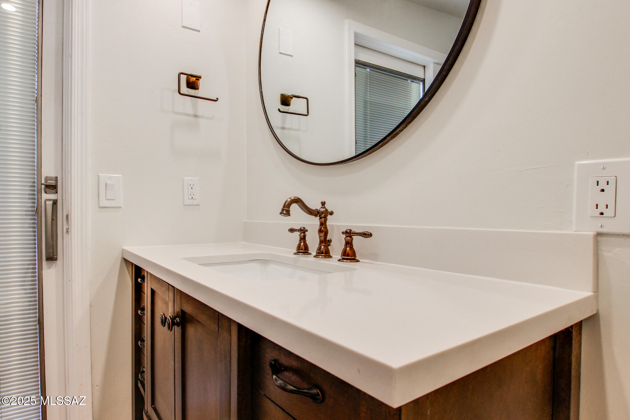 2126 W Calle Fortunado