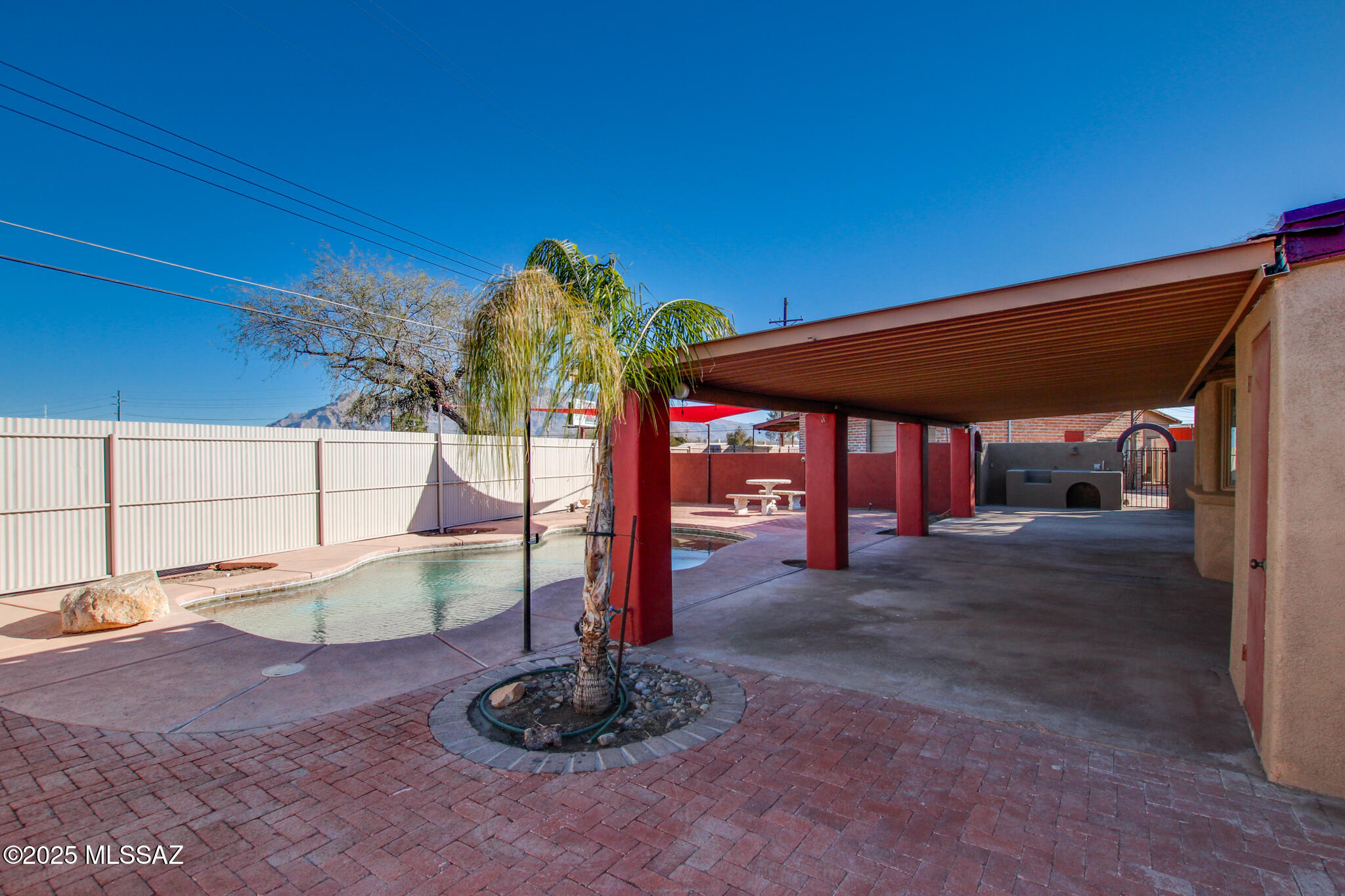 2126 W Calle Fortunado