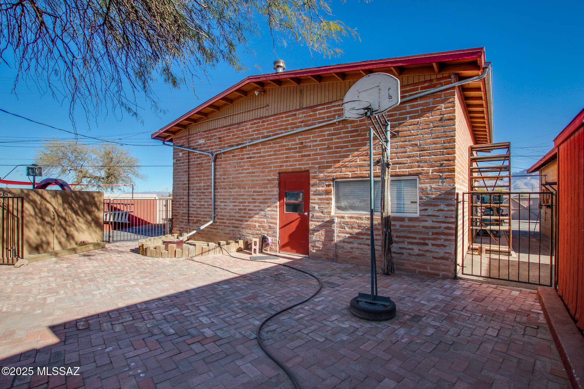 2126 W Calle Fortunado