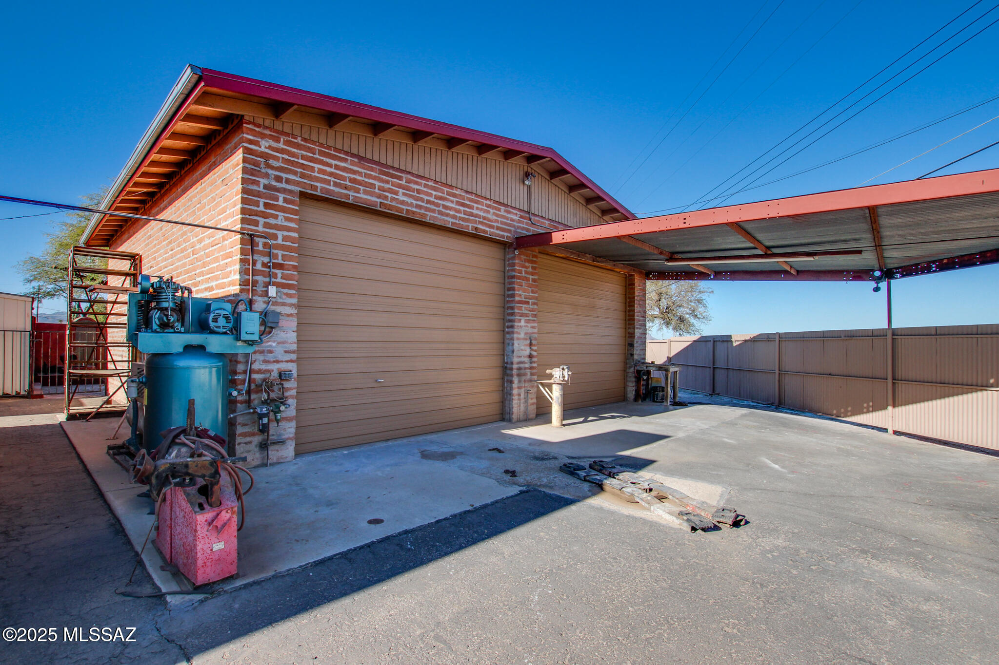 2126 W Calle Fortunado