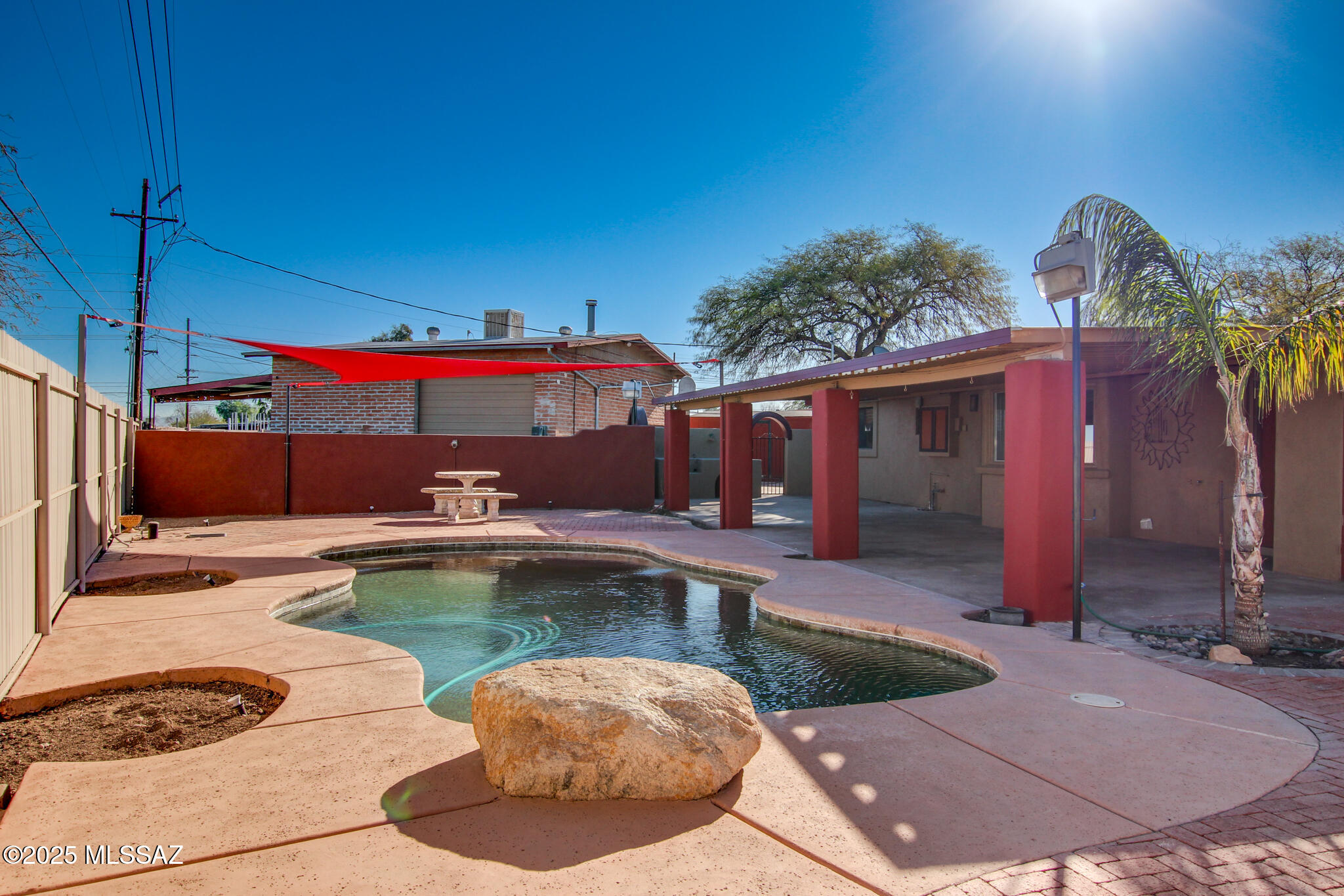 2126 W Calle Fortunado