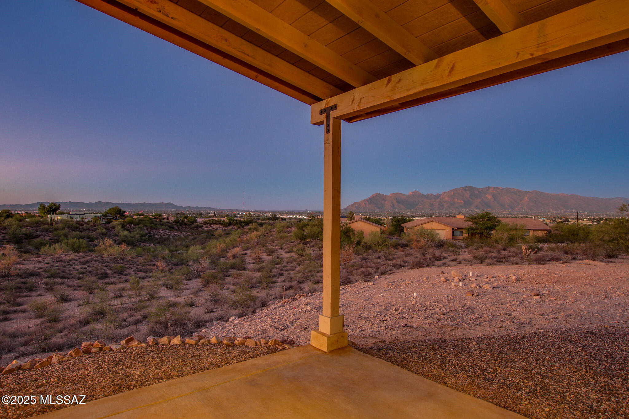 2750 W Black Cloud Court