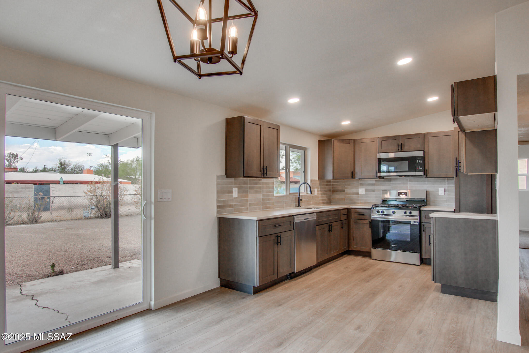 1220 W Fresno Street