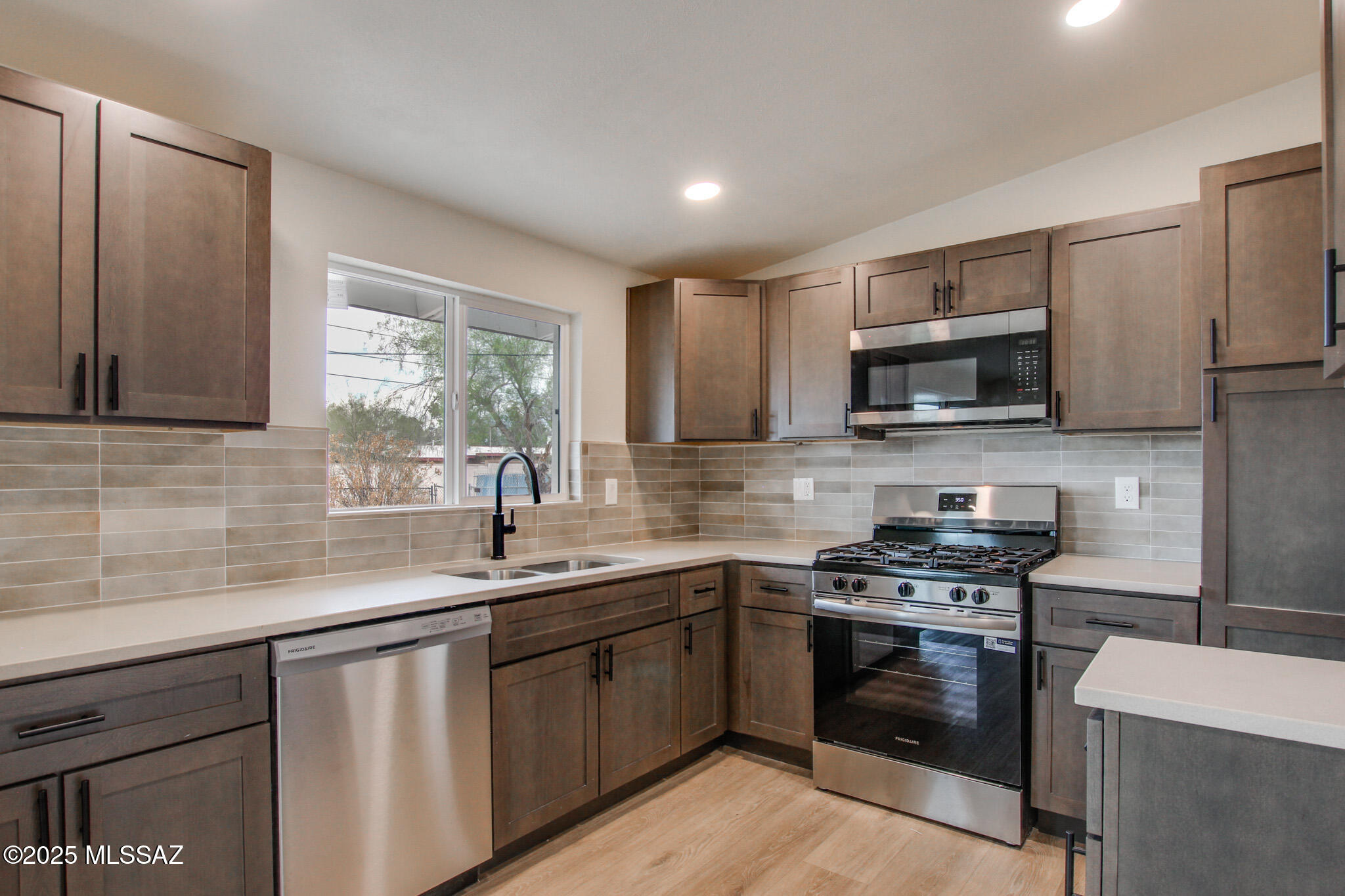 1220 W Fresno Street