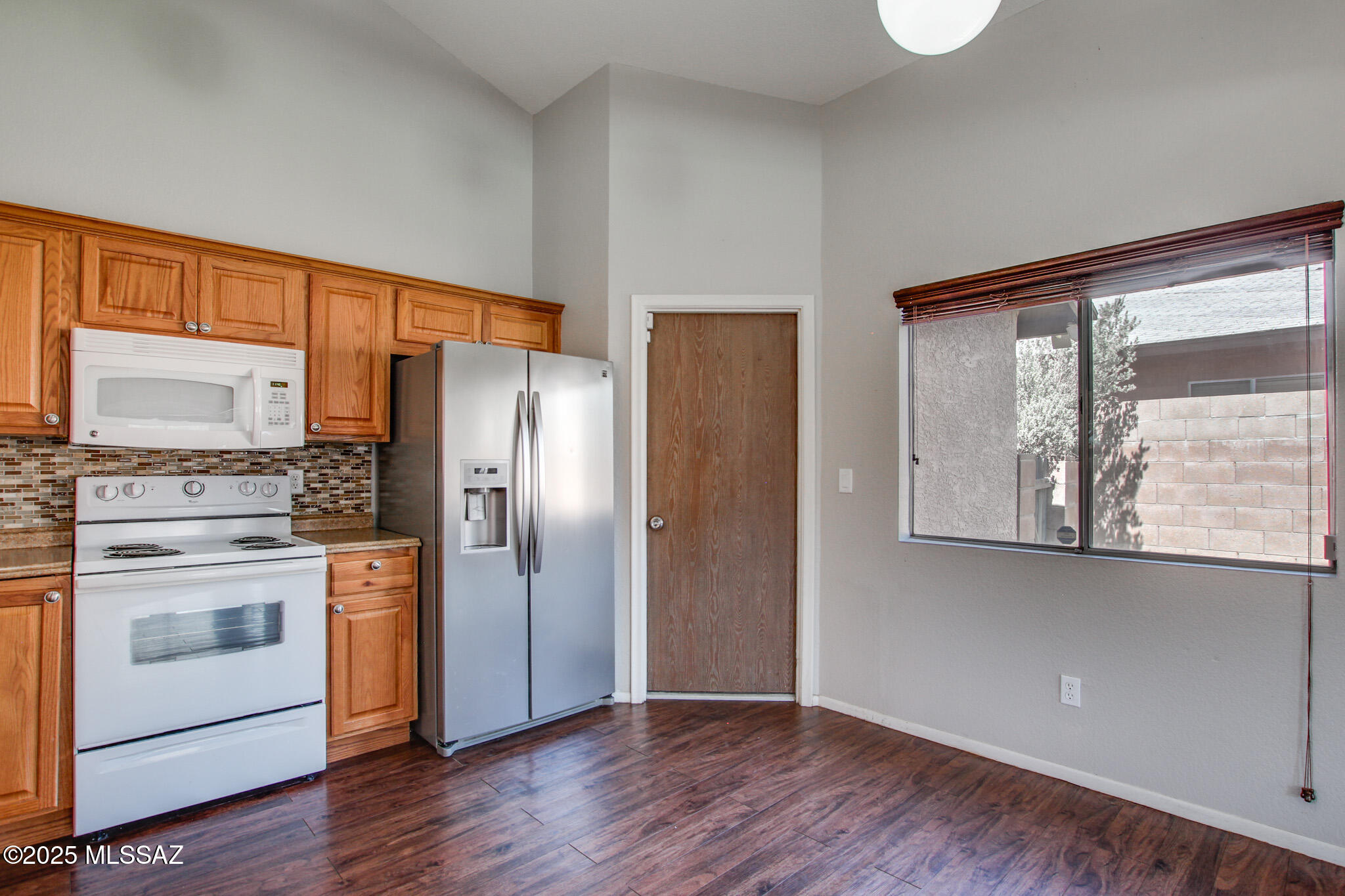 9266 N Hampshire Drive