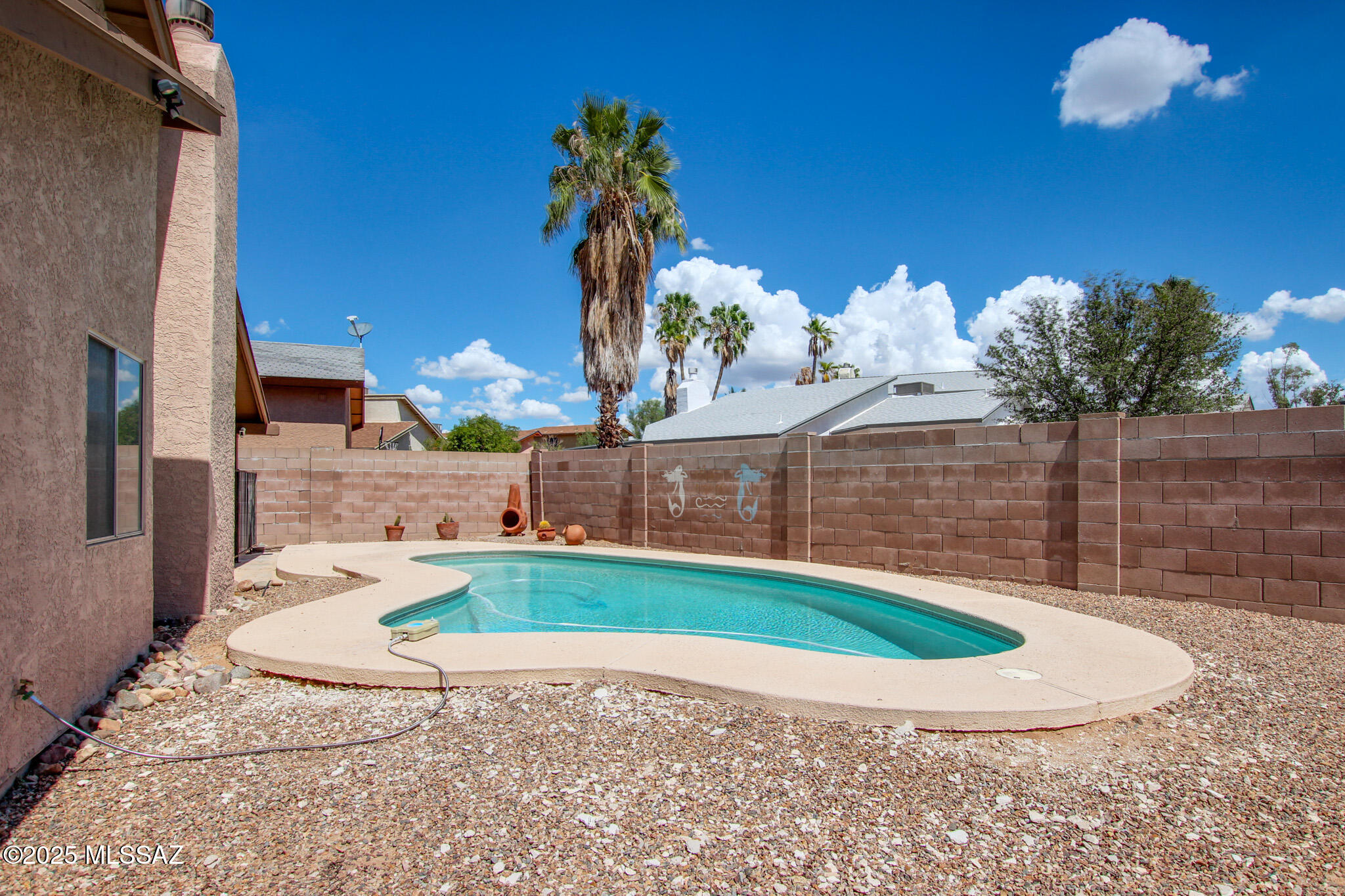 9266 N Hampshire Drive