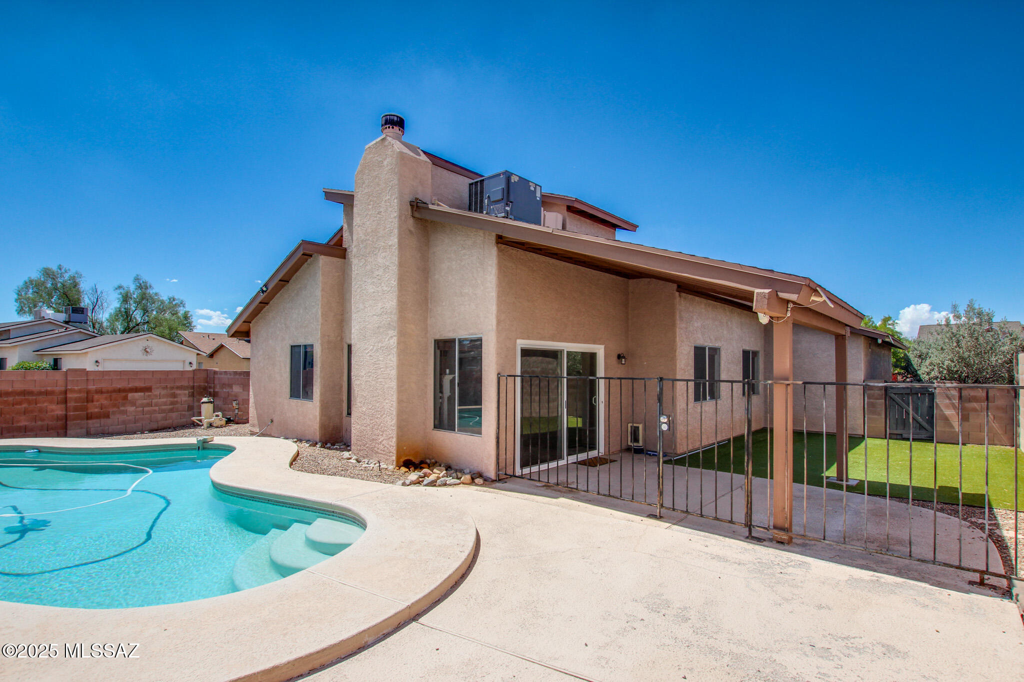 9266 N Hampshire Drive