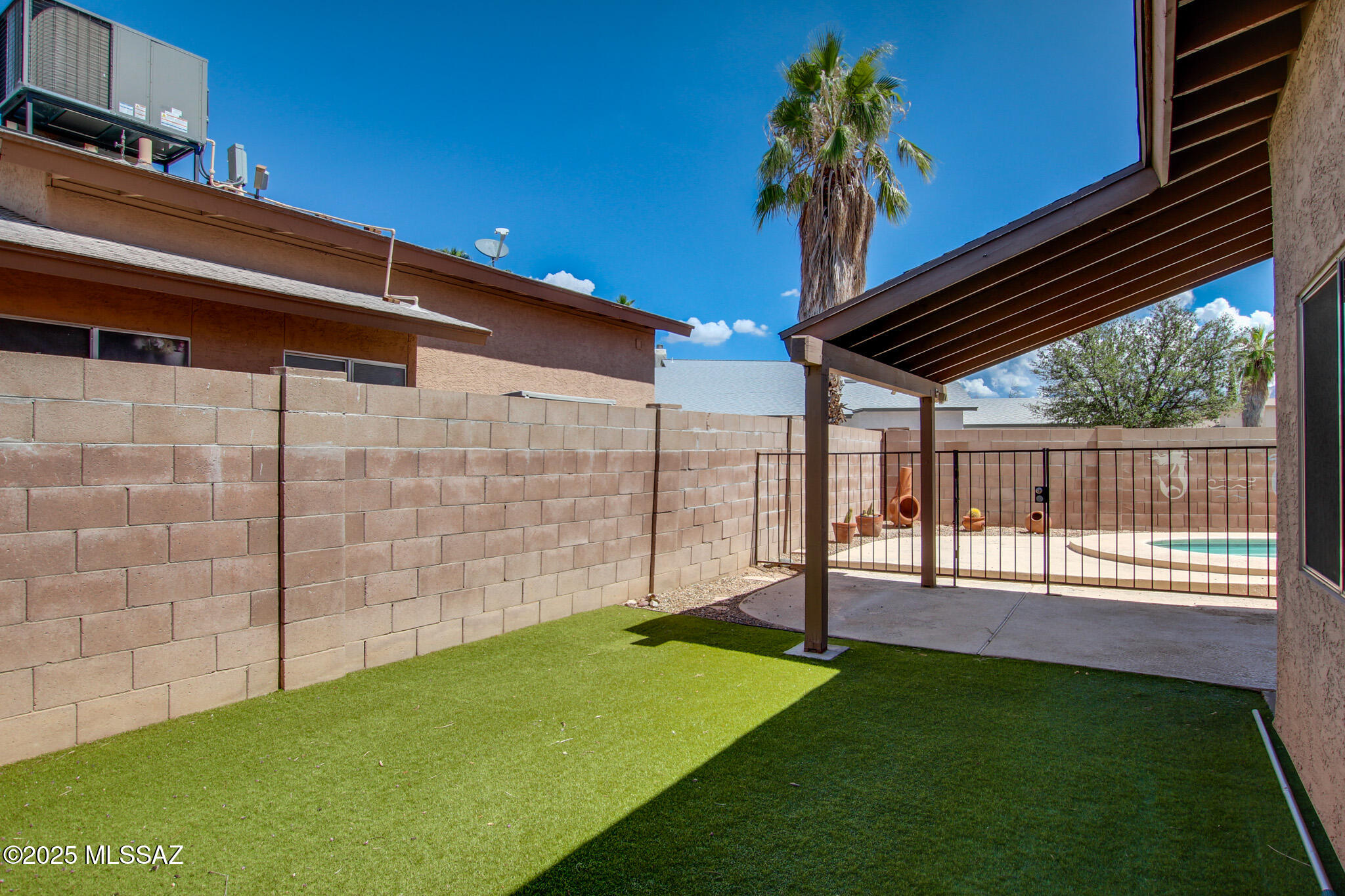 9266 N Hampshire Drive