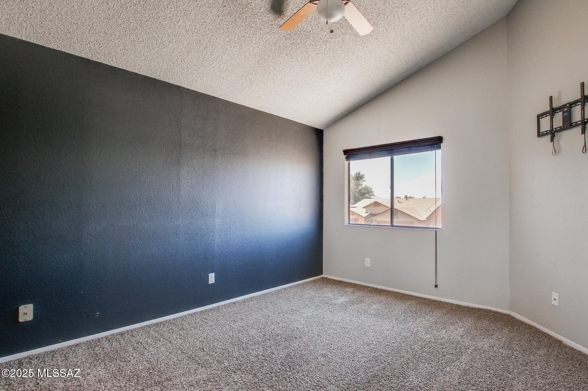 9266 N Hampshire Drive