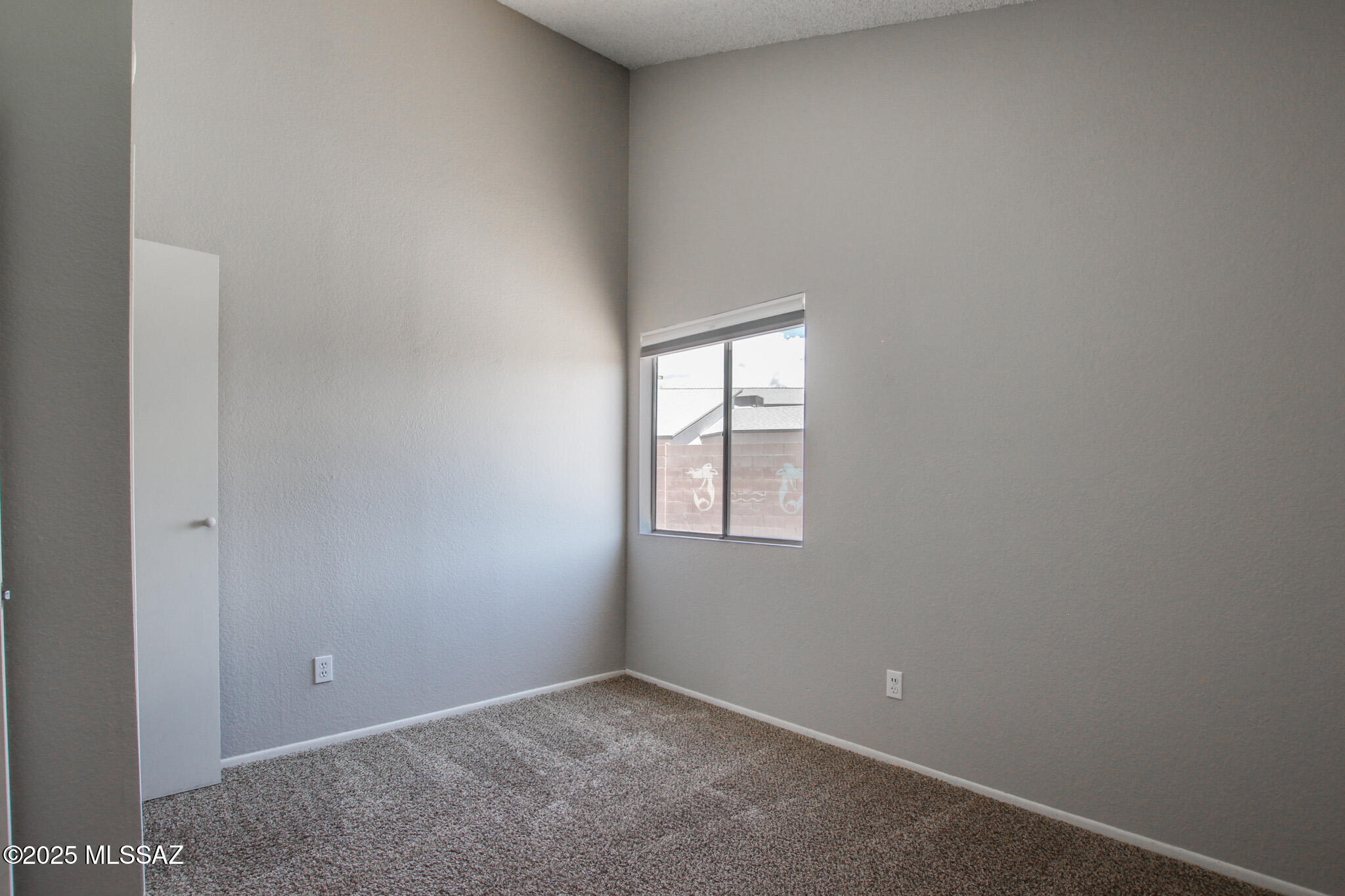 9266 N Hampshire Drive