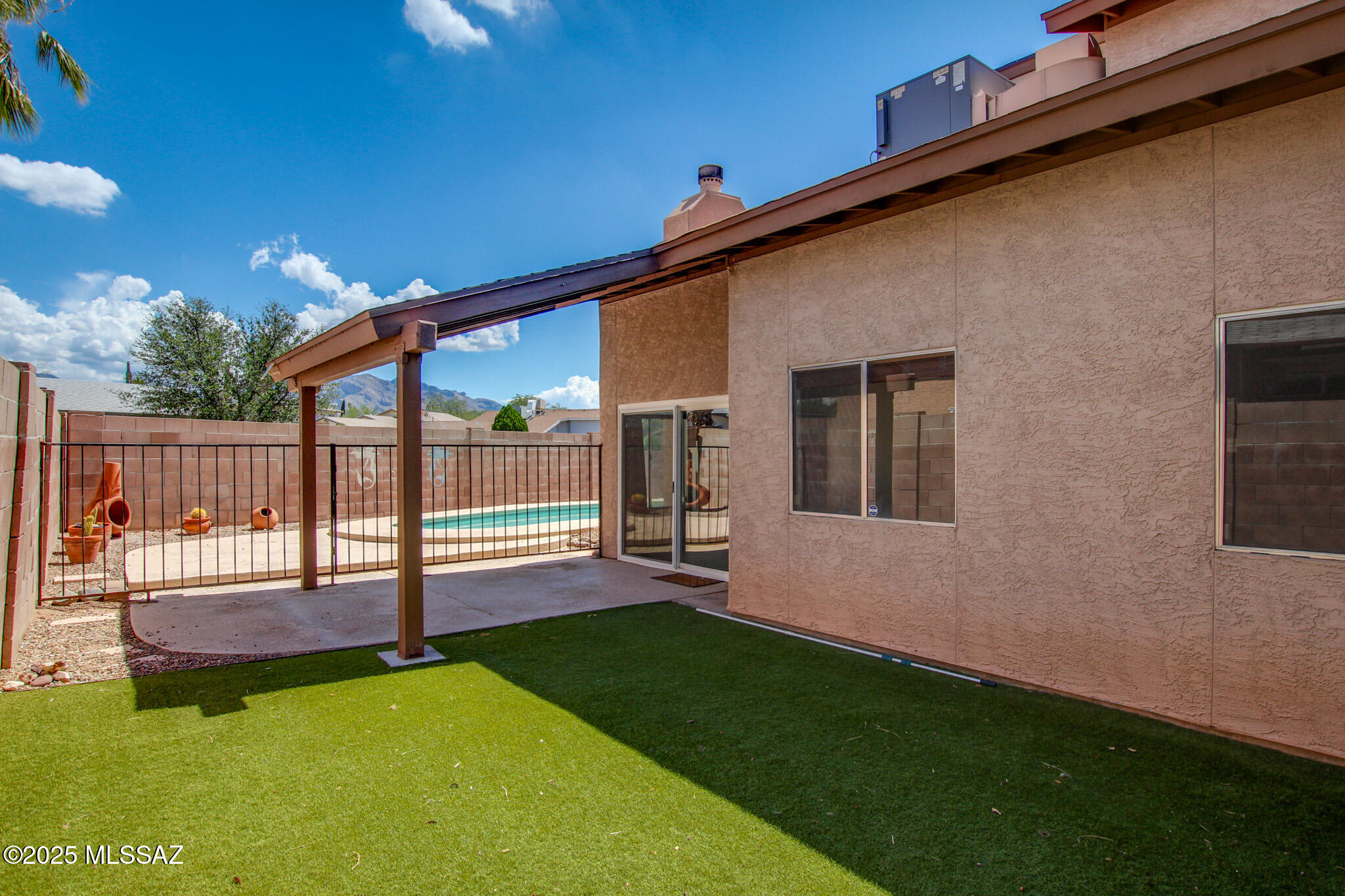 9266 N Hampshire Drive