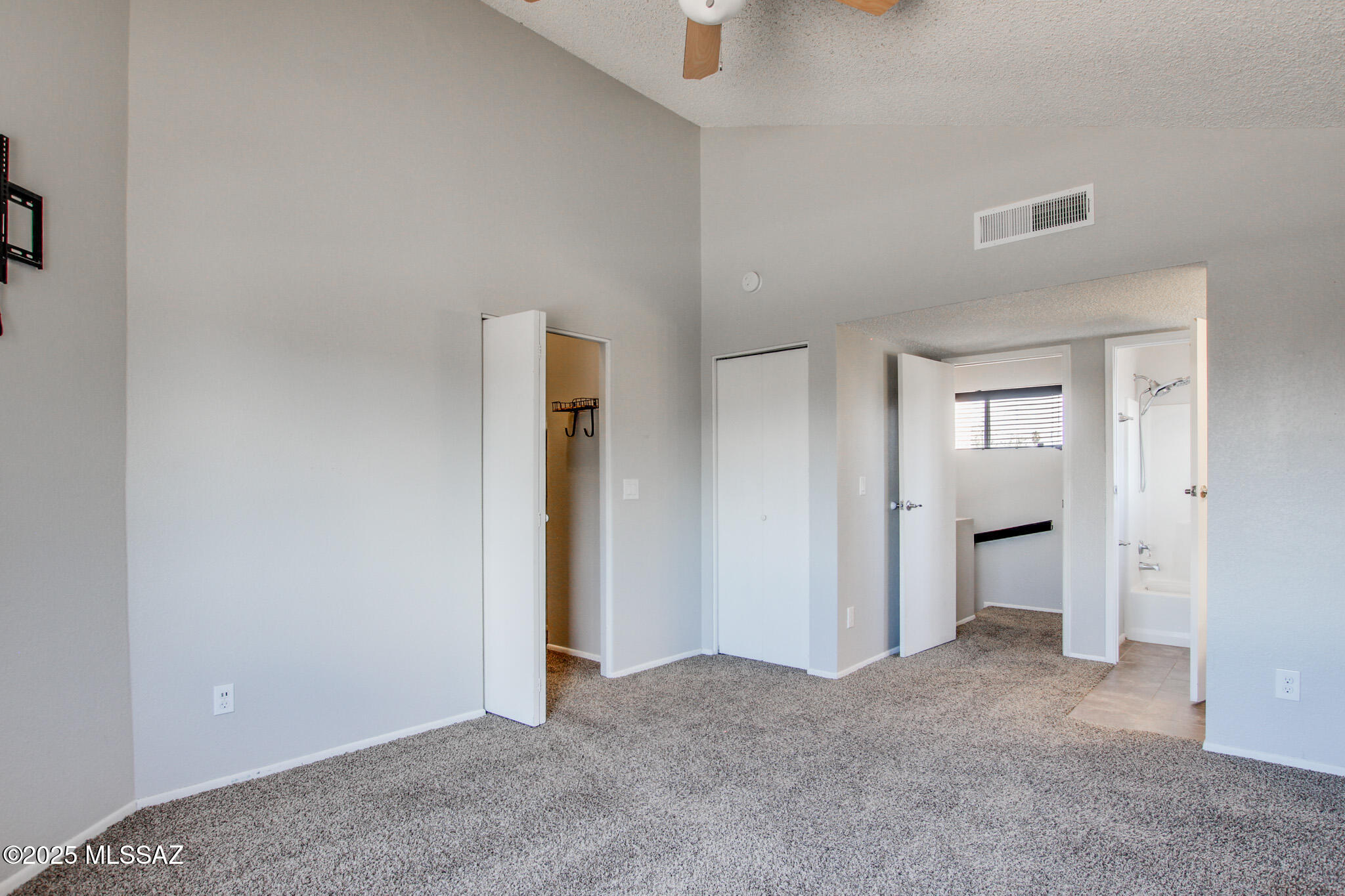 9266 N Hampshire Drive