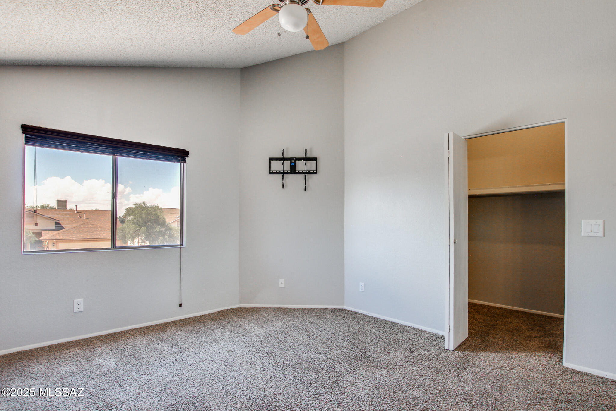 9266 N Hampshire Drive