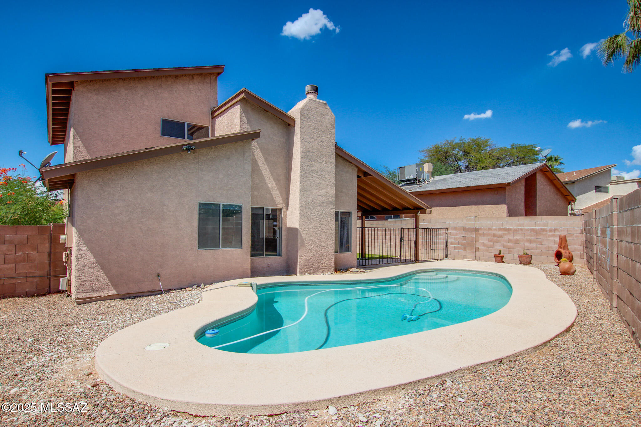 9266 N Hampshire Drive