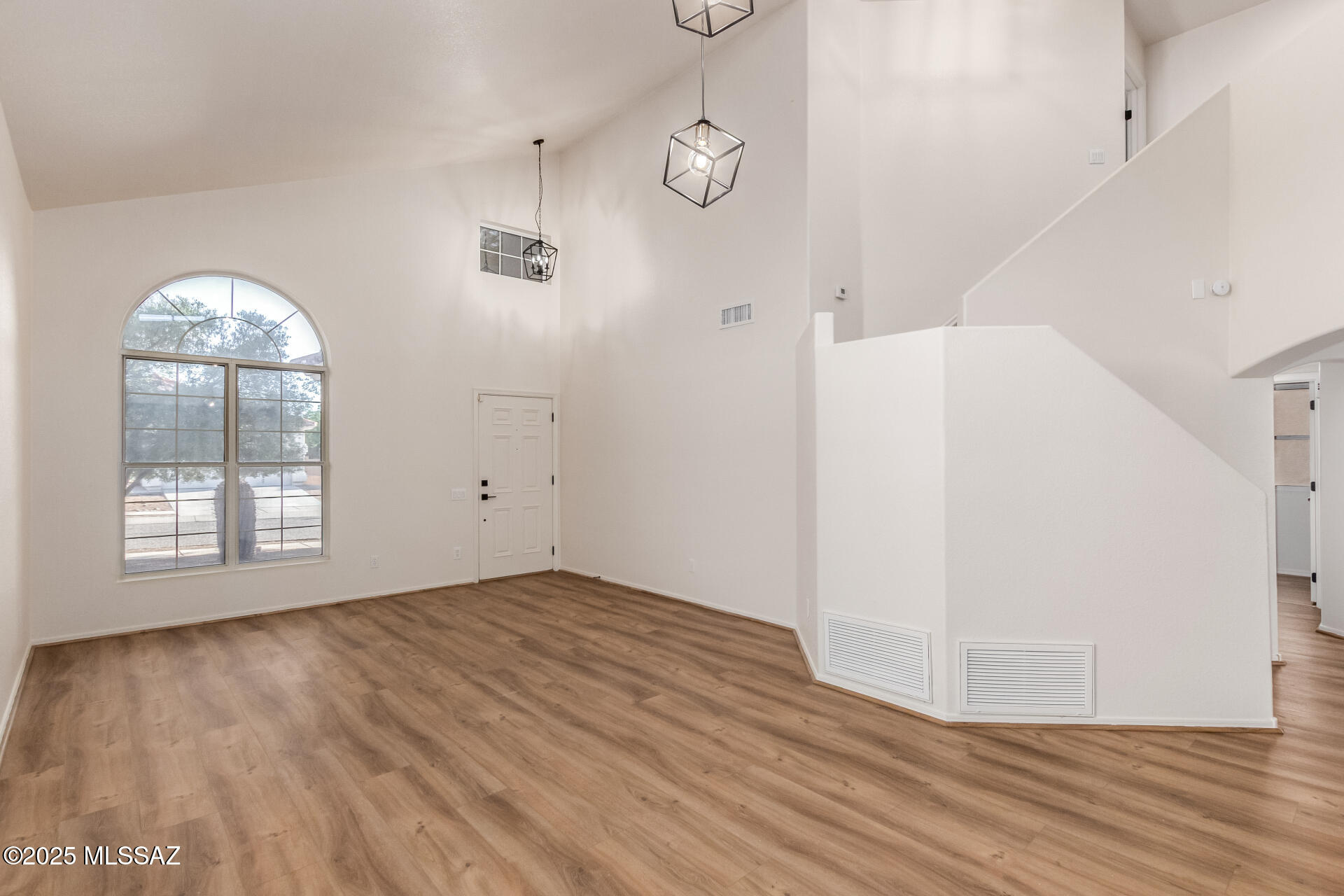 10161 E Queensgate Way