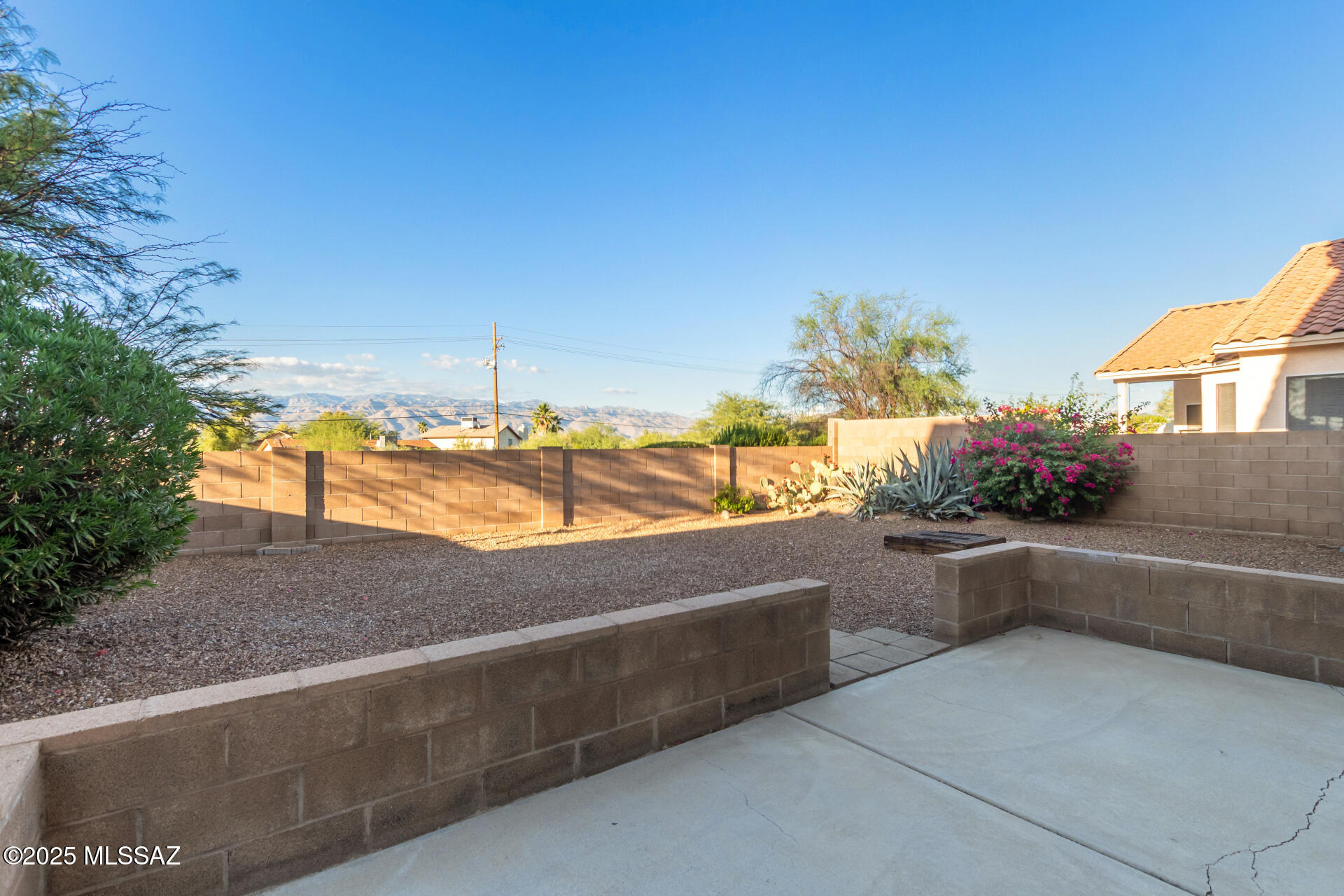 10161 E Queensgate Way