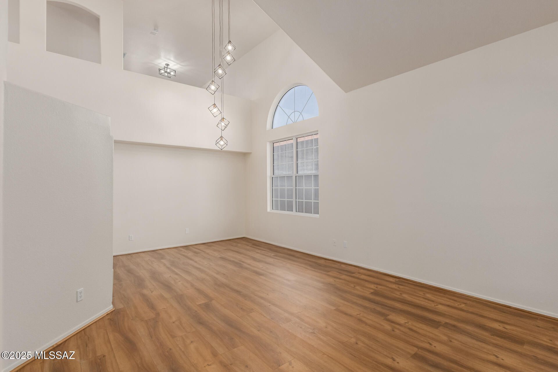 10161 E Queensgate Way