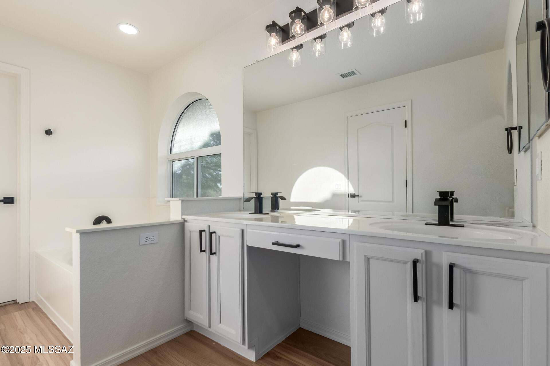 10161 E Queensgate Way