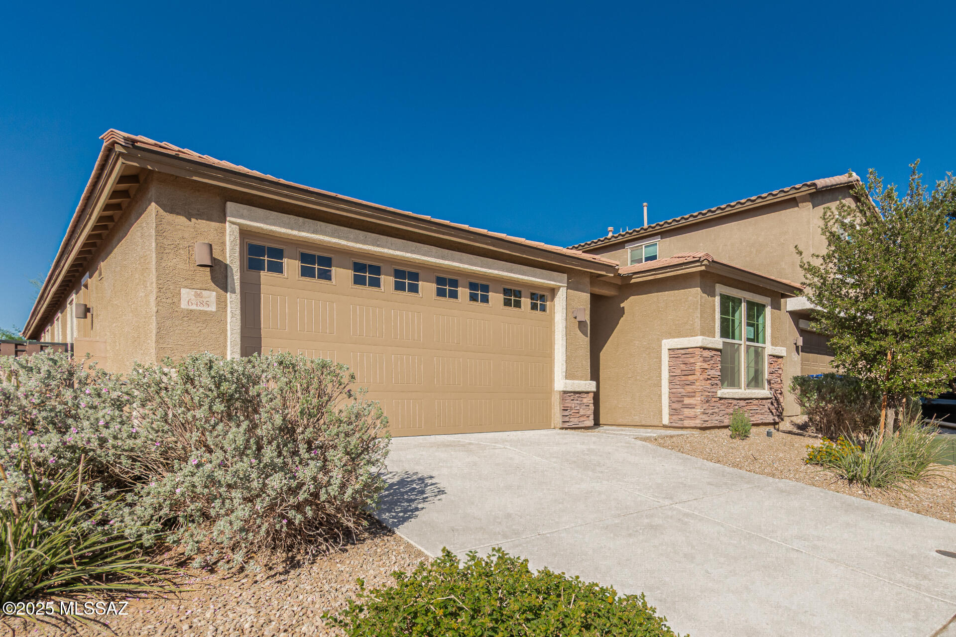 6485 E Via Jardin Verde