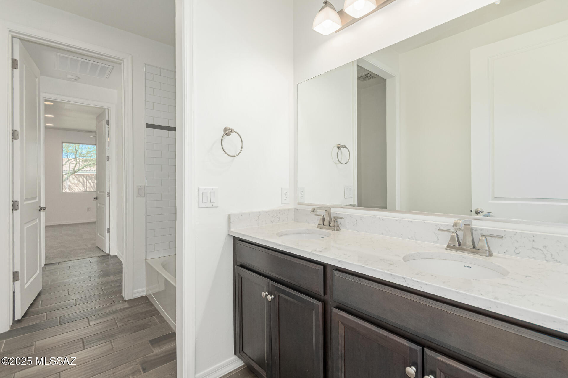 6485 E Via Jardin Verde