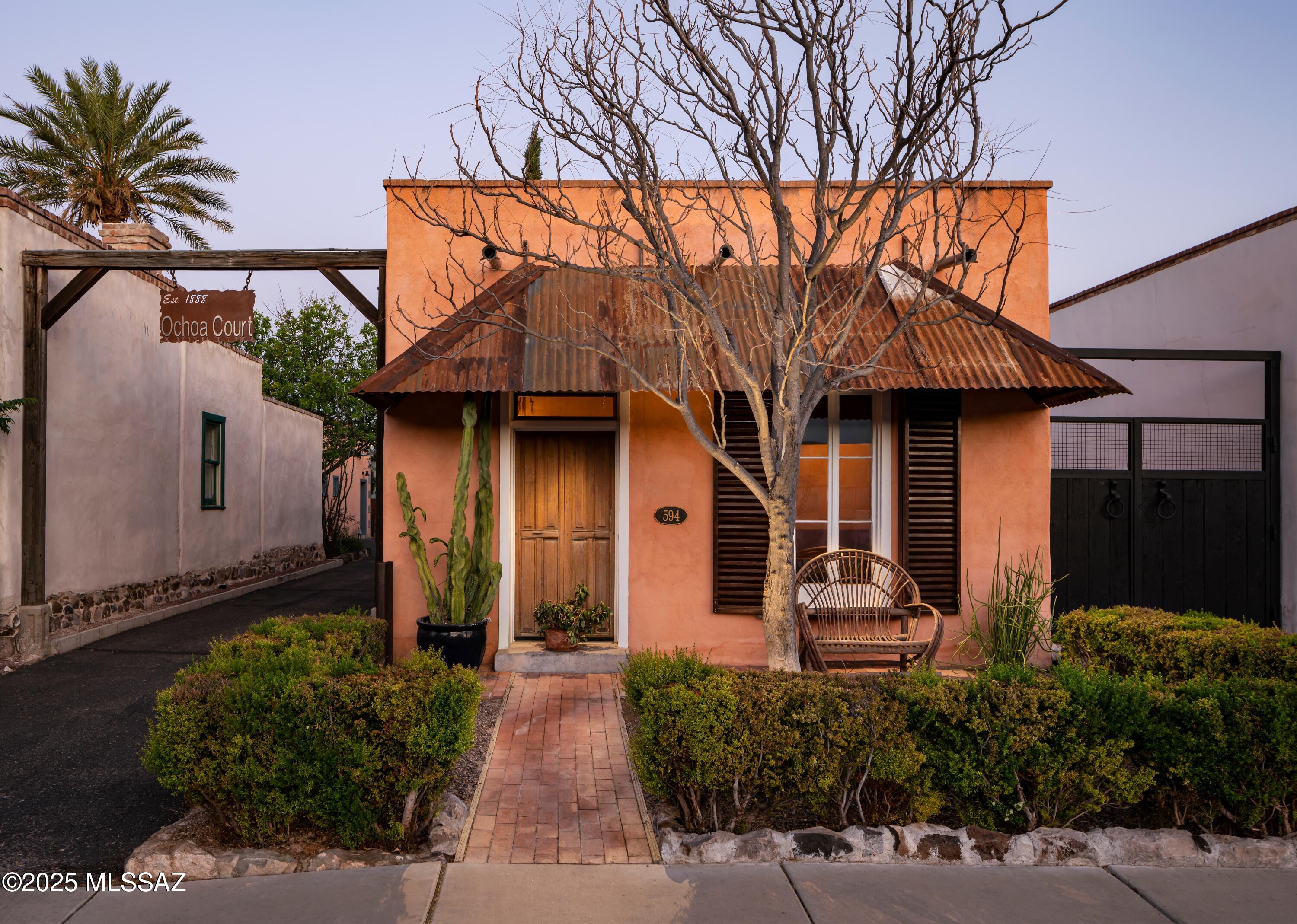 594 S Convent Avenue