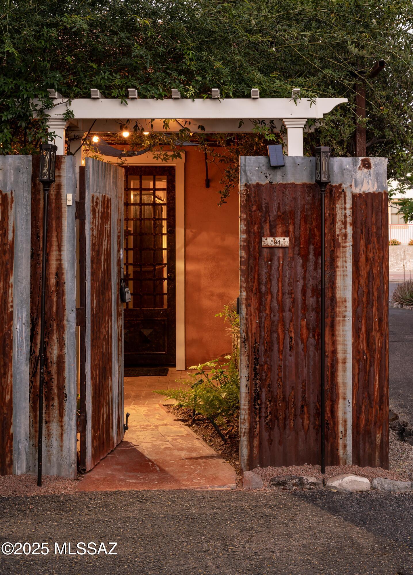 594 S Convent Avenue