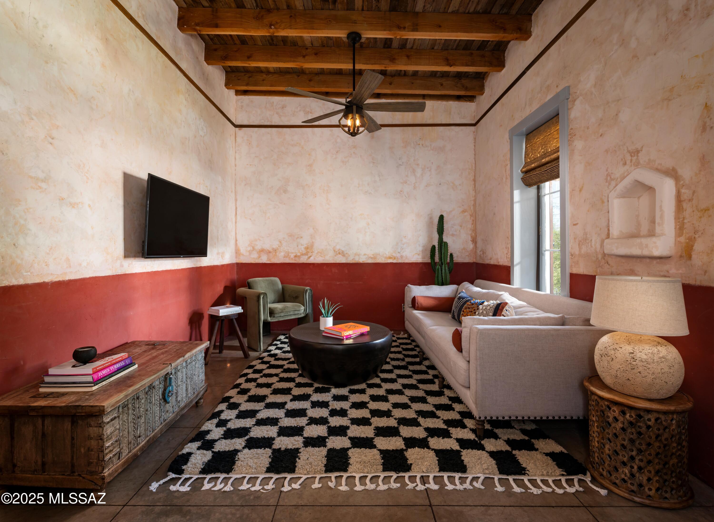 594 S Convent Avenue