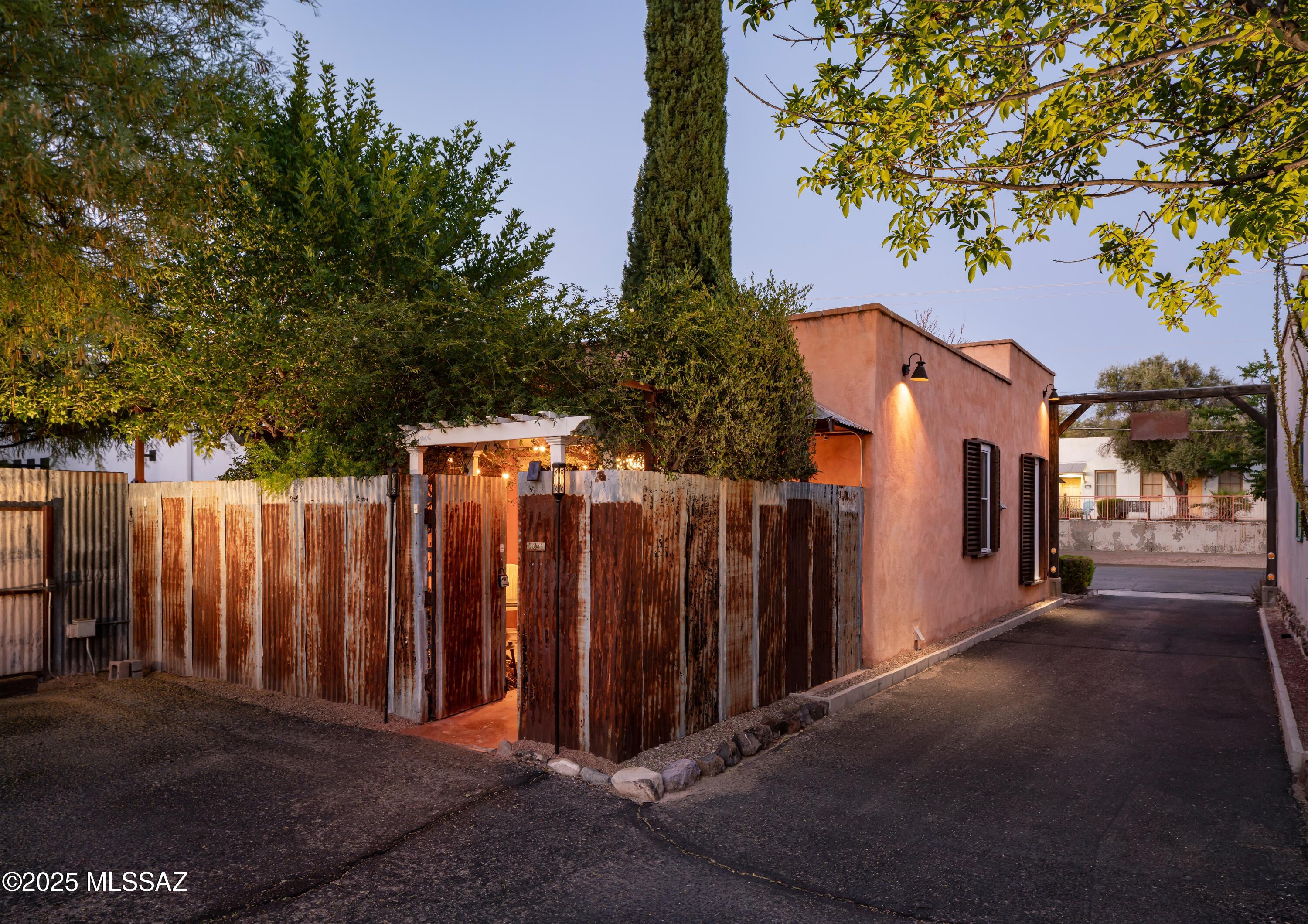 594 S Convent Avenue