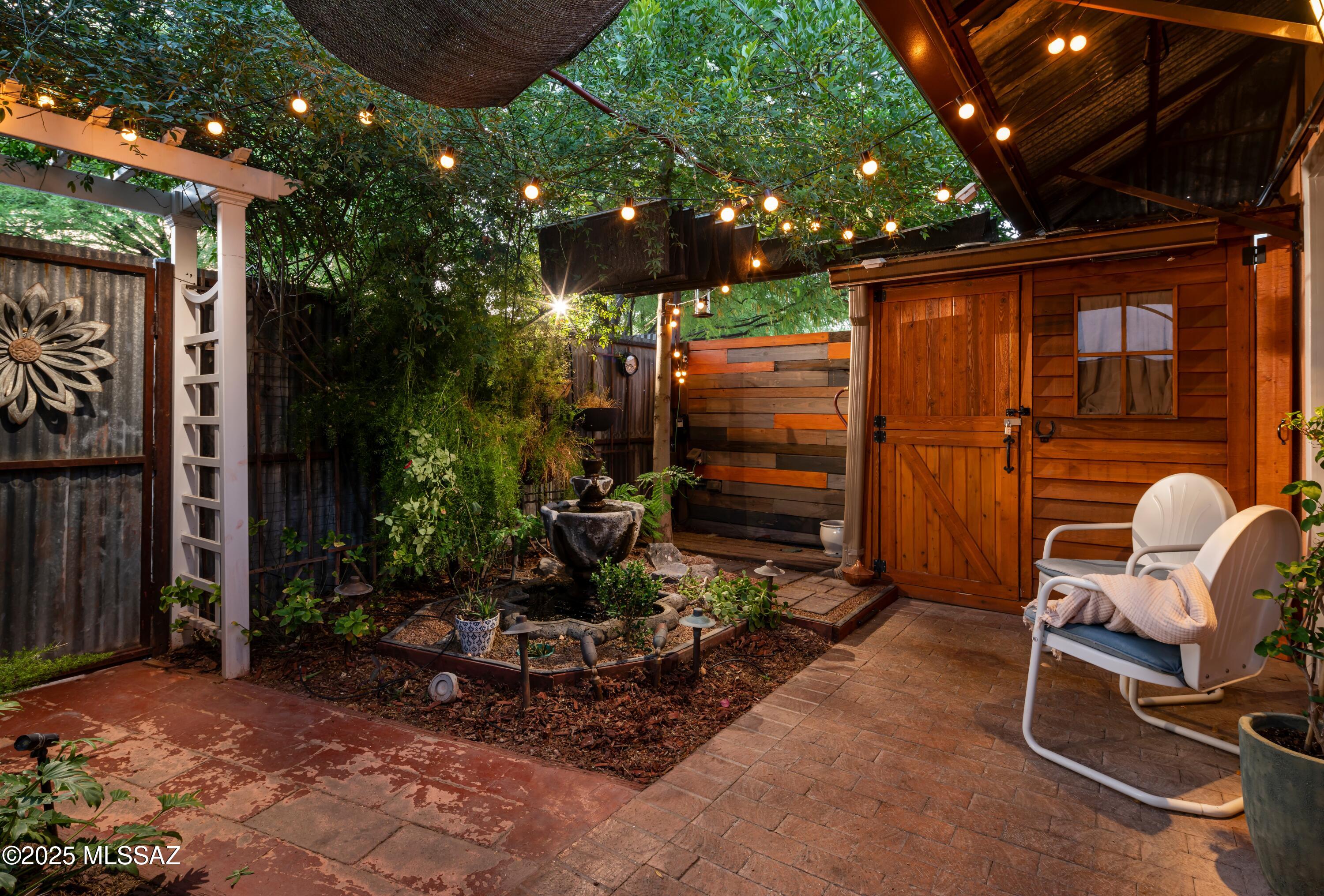 594 S Convent Avenue