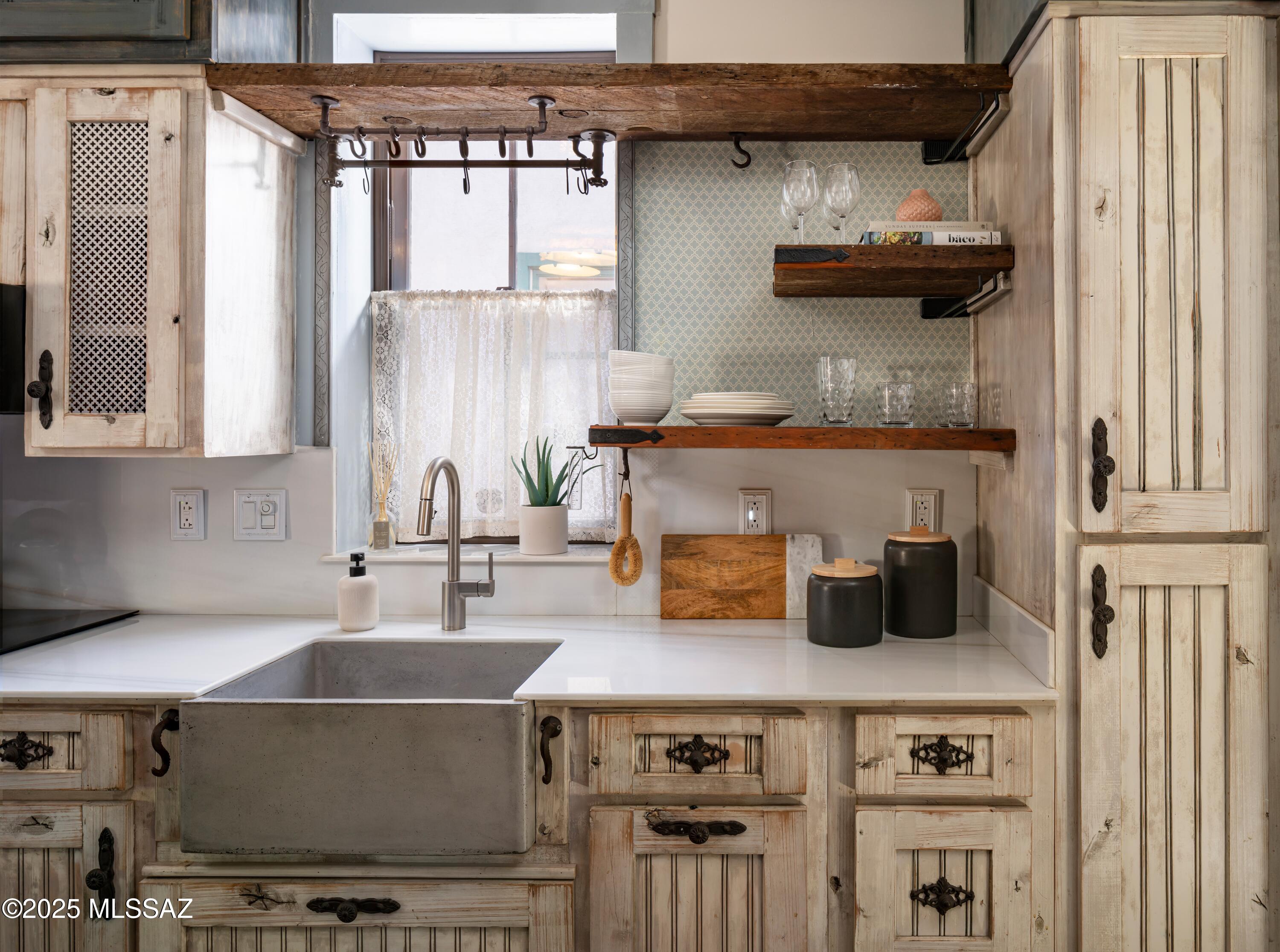 594 S Convent Avenue