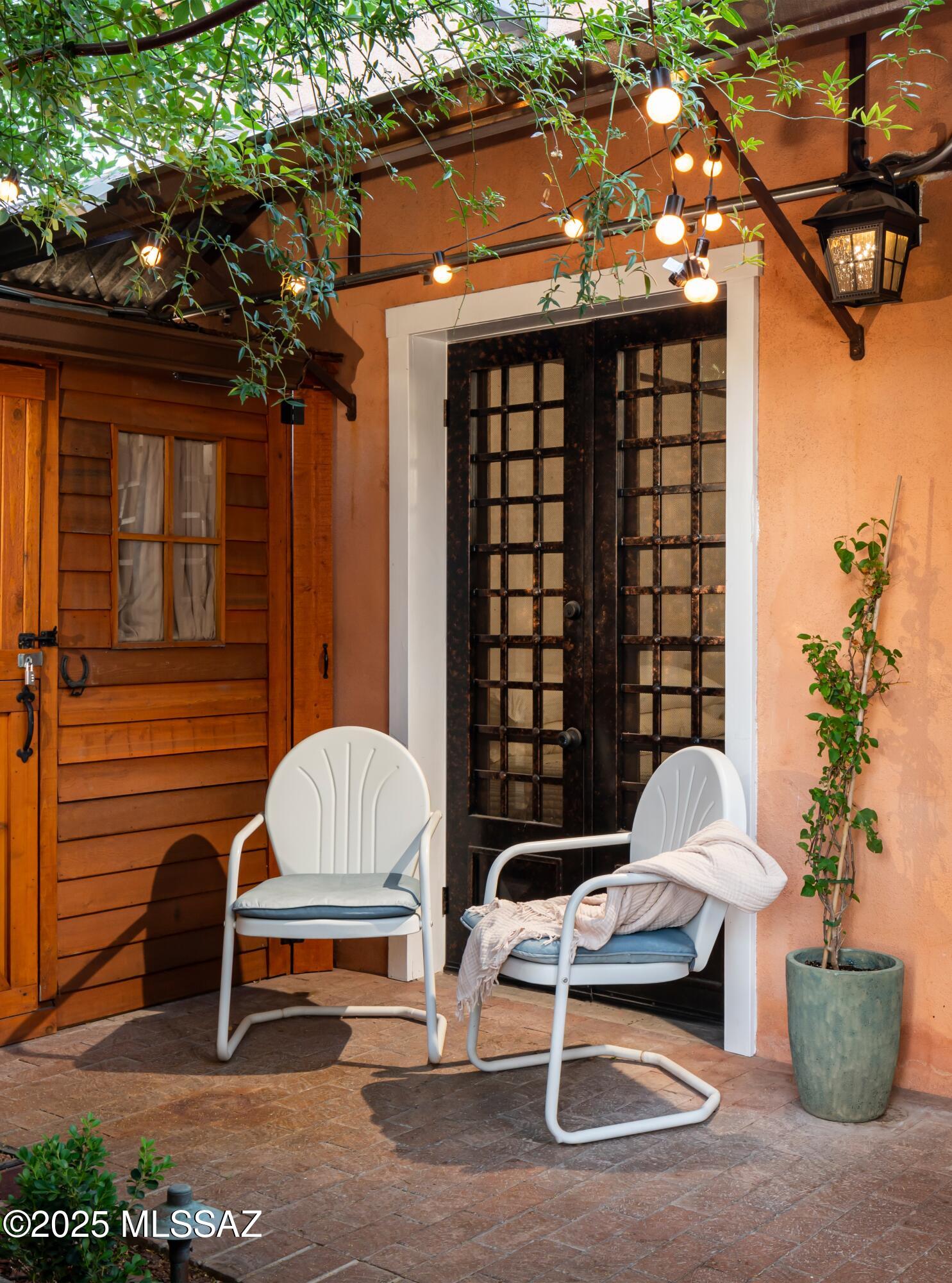 594 S Convent Avenue