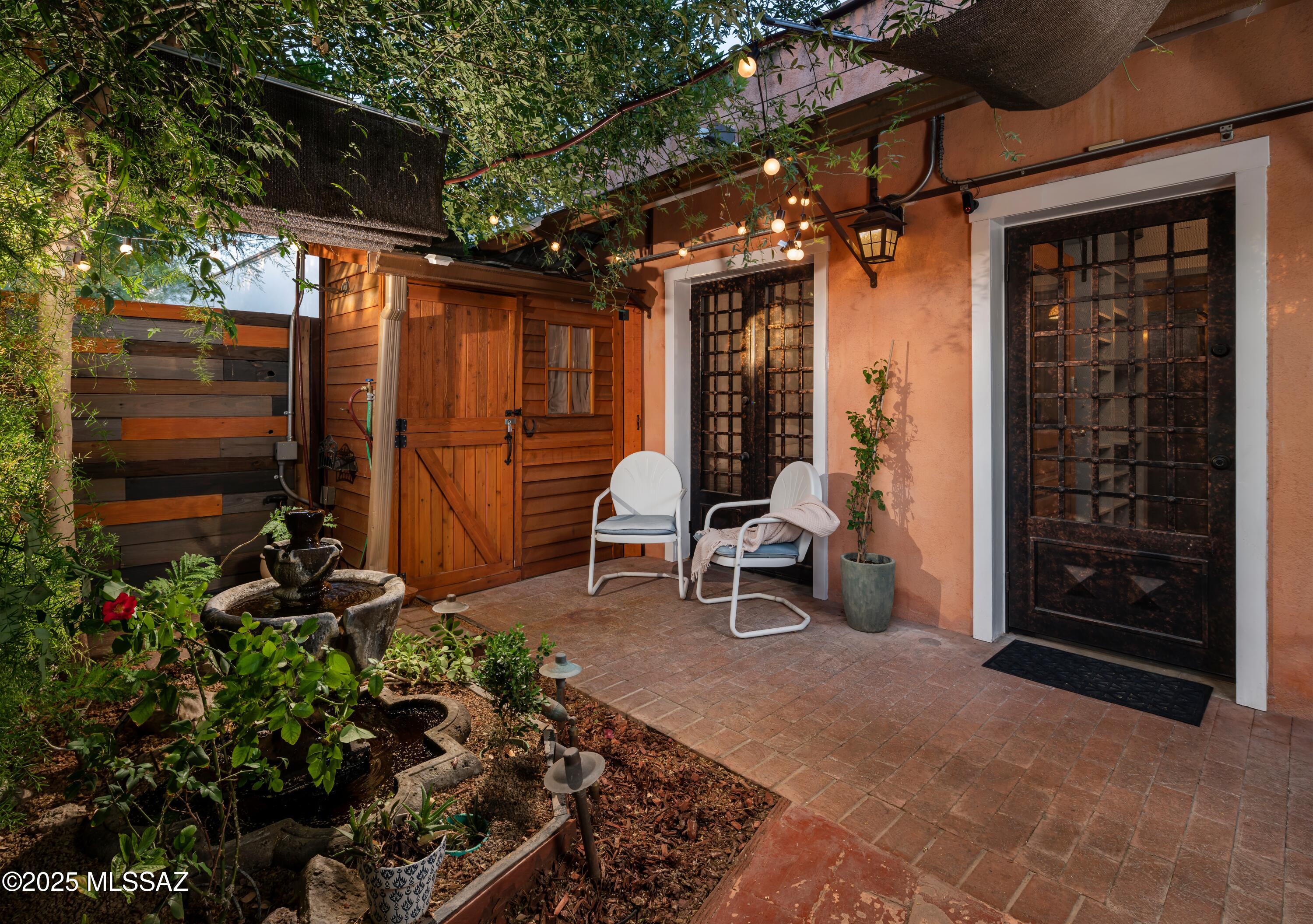 594 S Convent Avenue