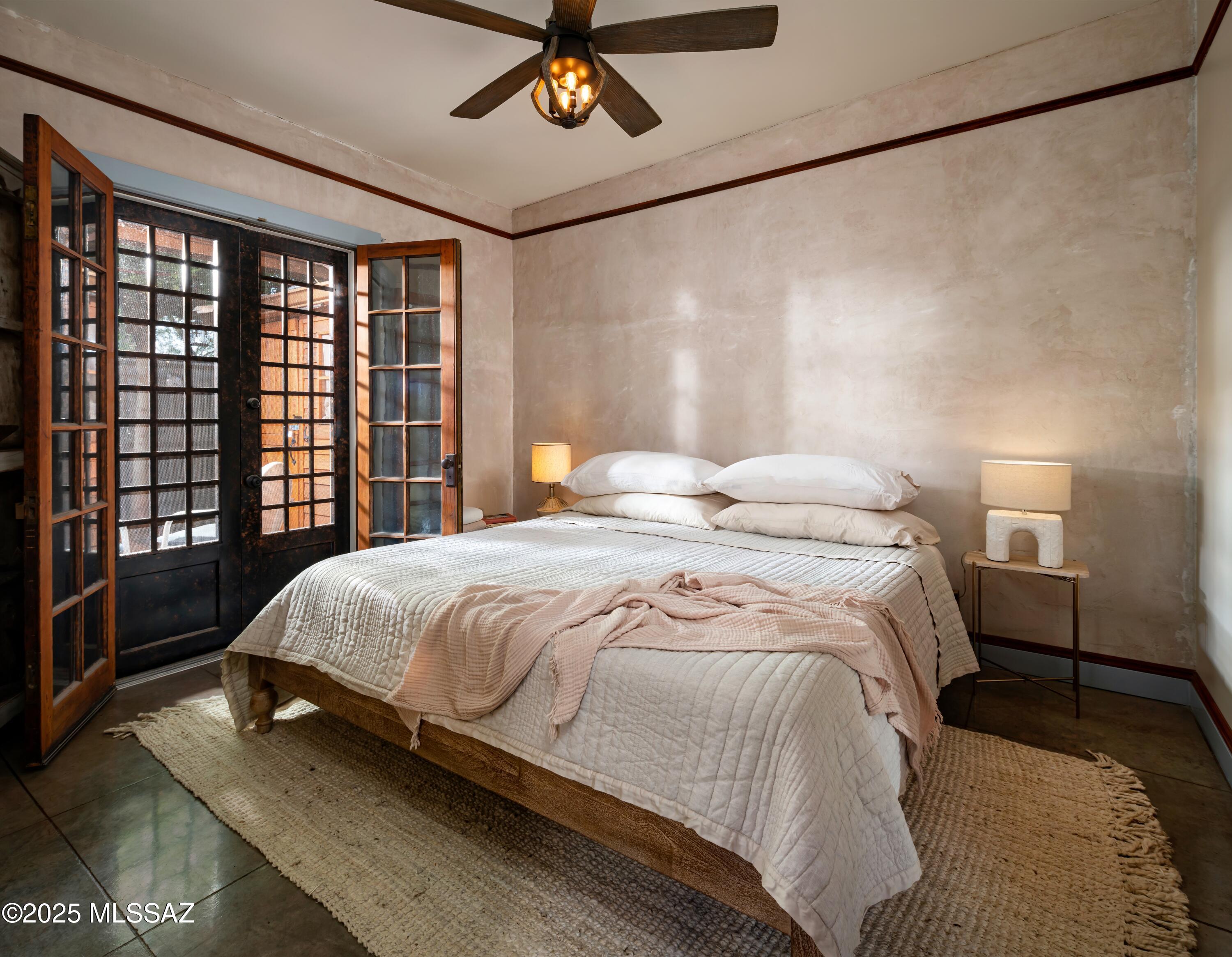 594 S Convent Avenue