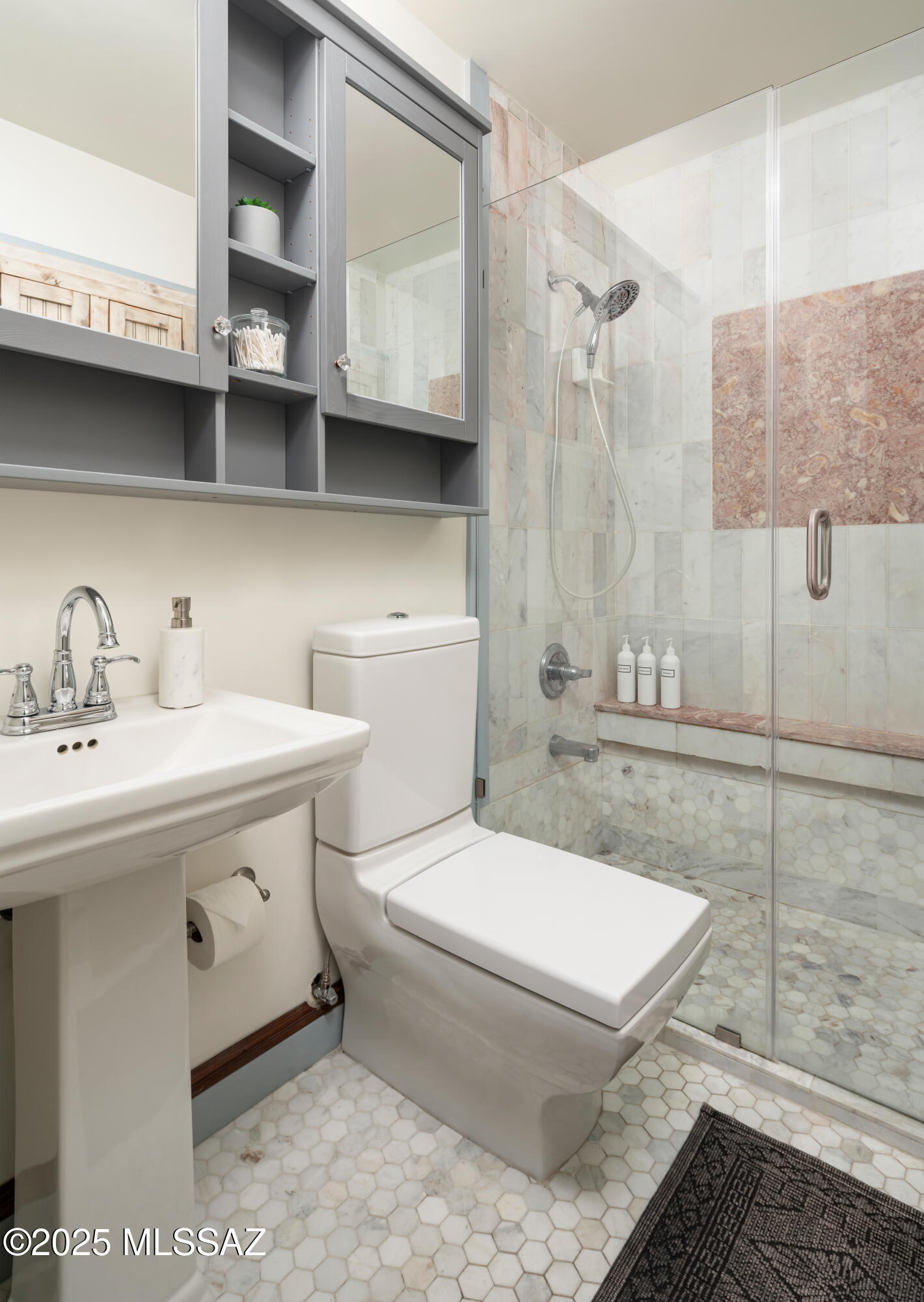 594 S Convent Avenue