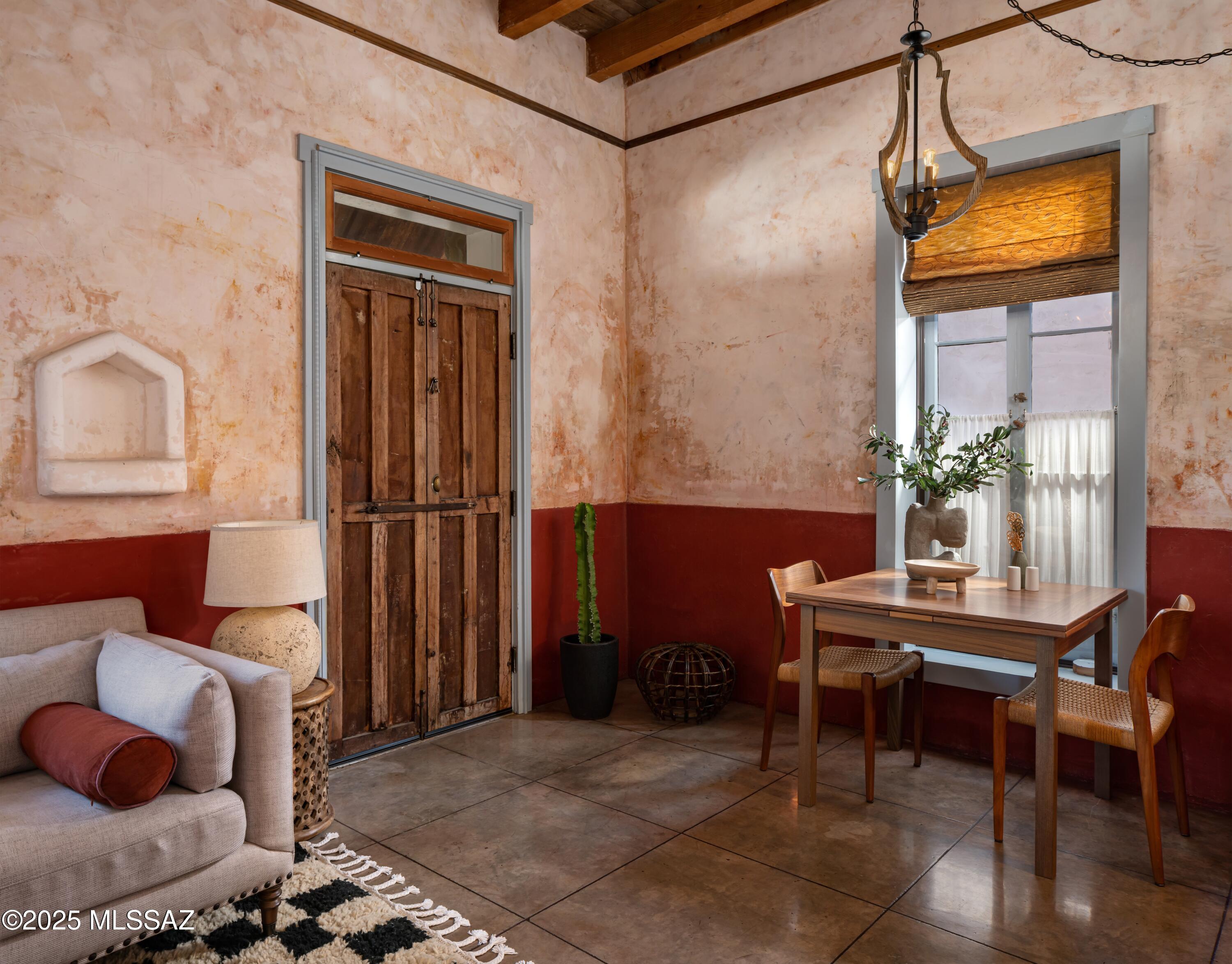 594 S Convent Avenue