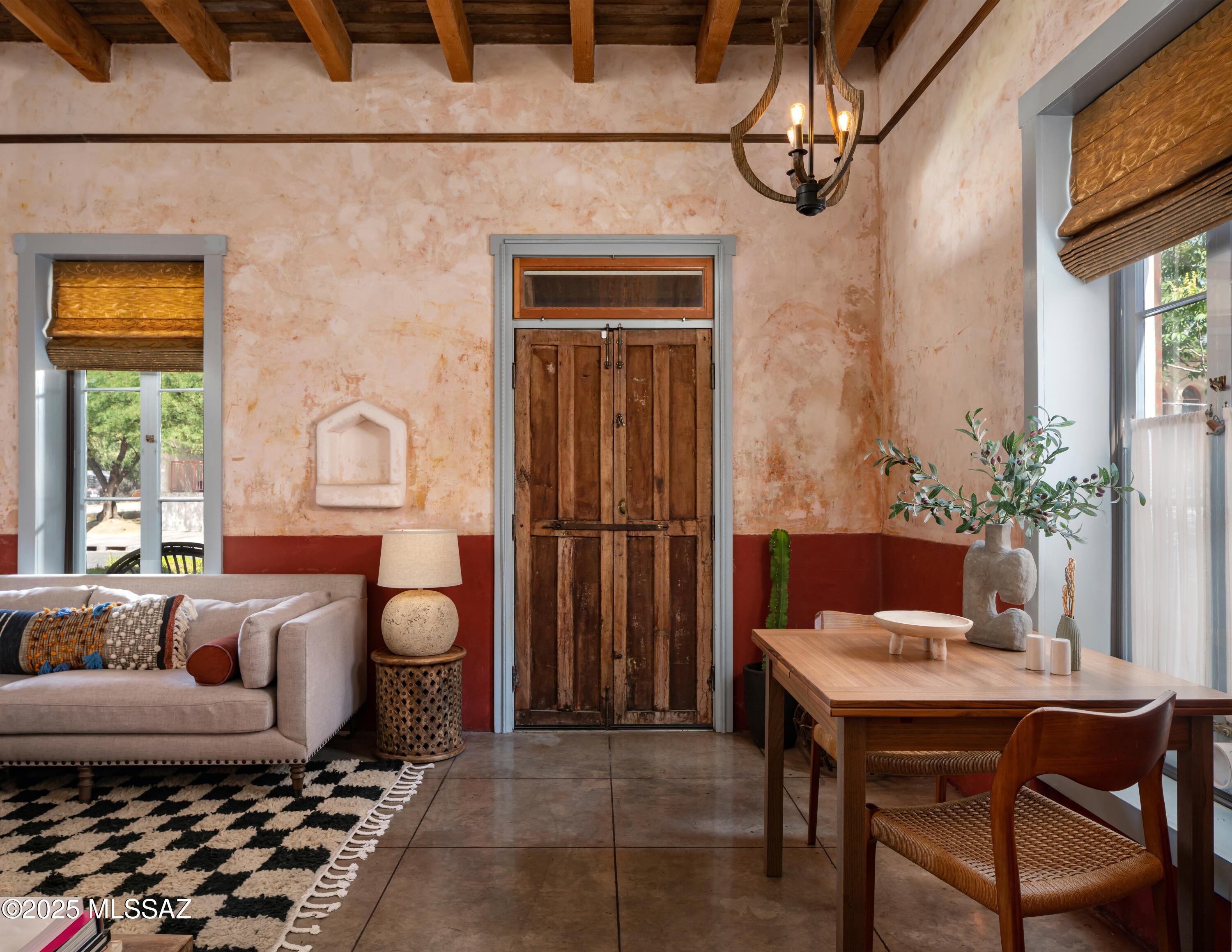 594 S Convent Avenue