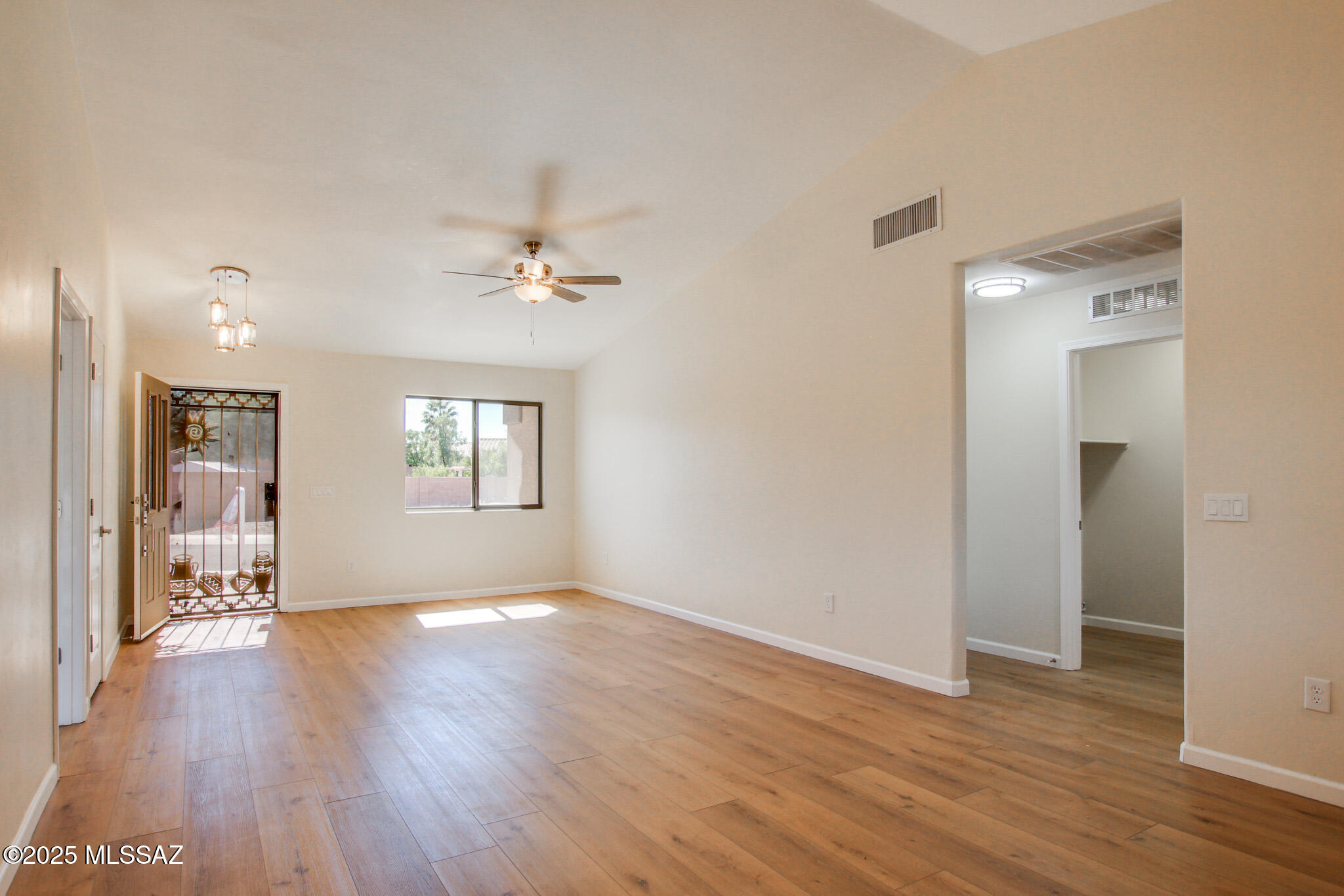 1091 E Providence Canyon Drive