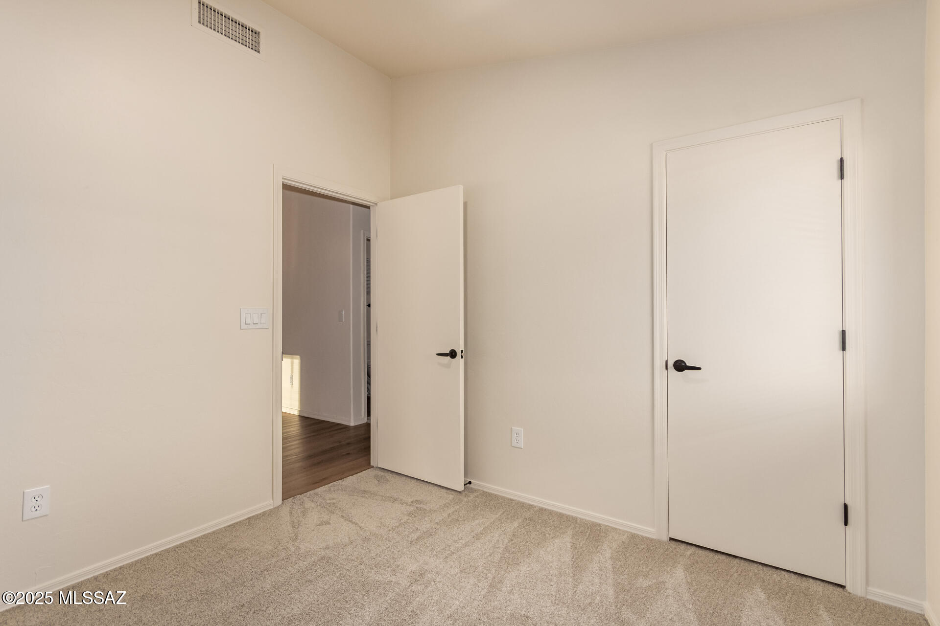 7739 S Lions Spring Way