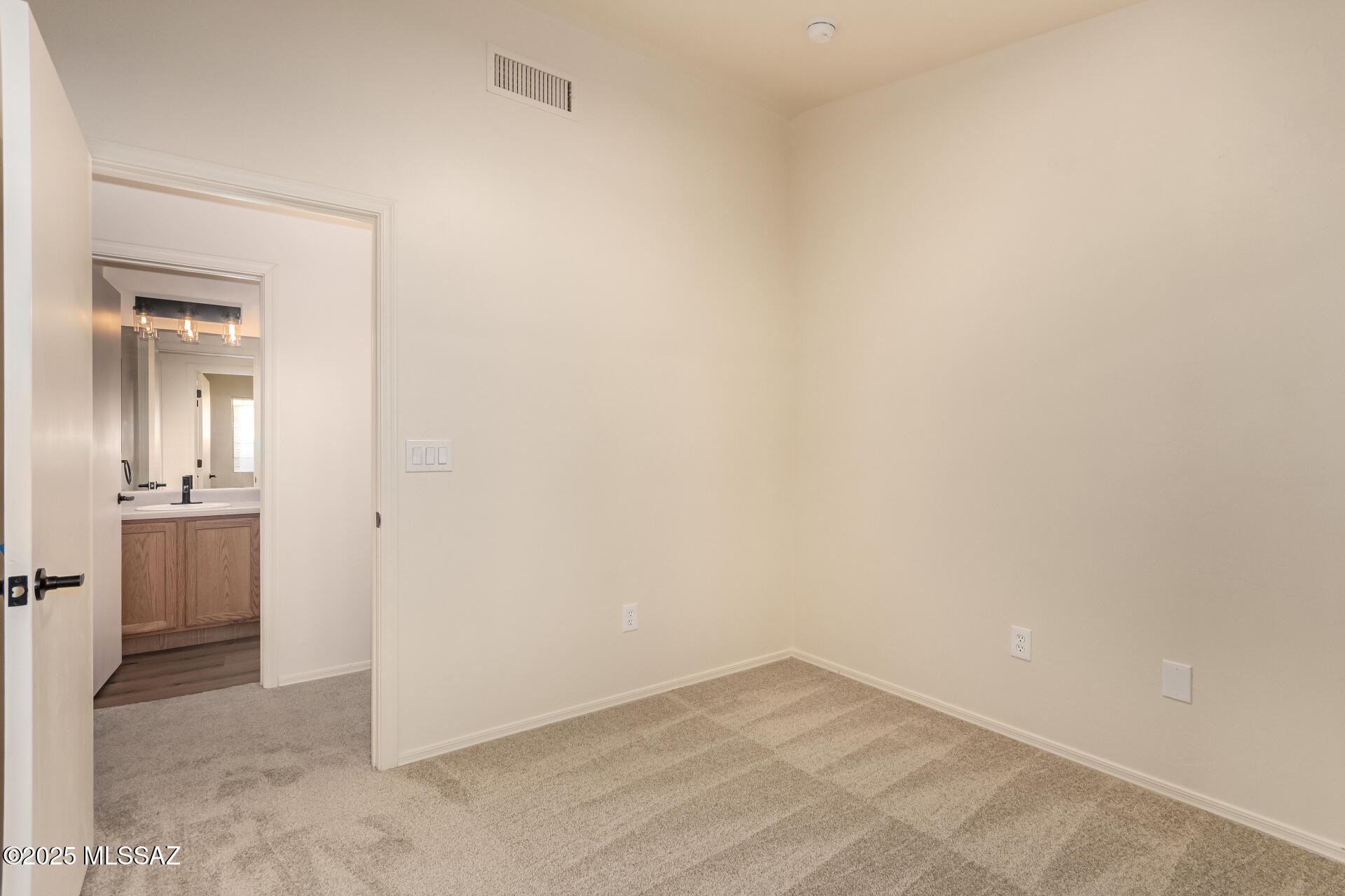 7739 S Lions Spring Way