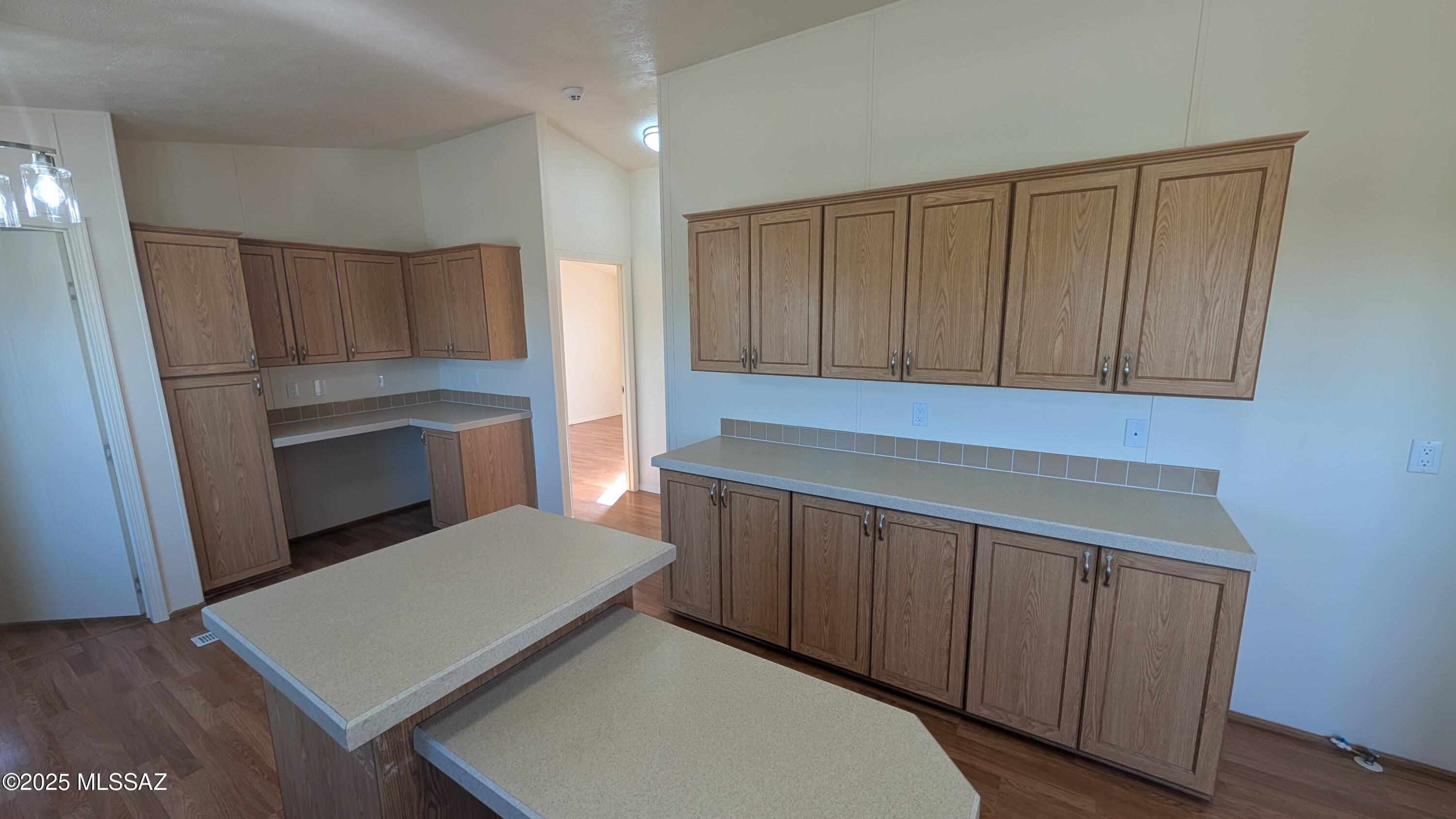 2614 S Thrasher Avenue