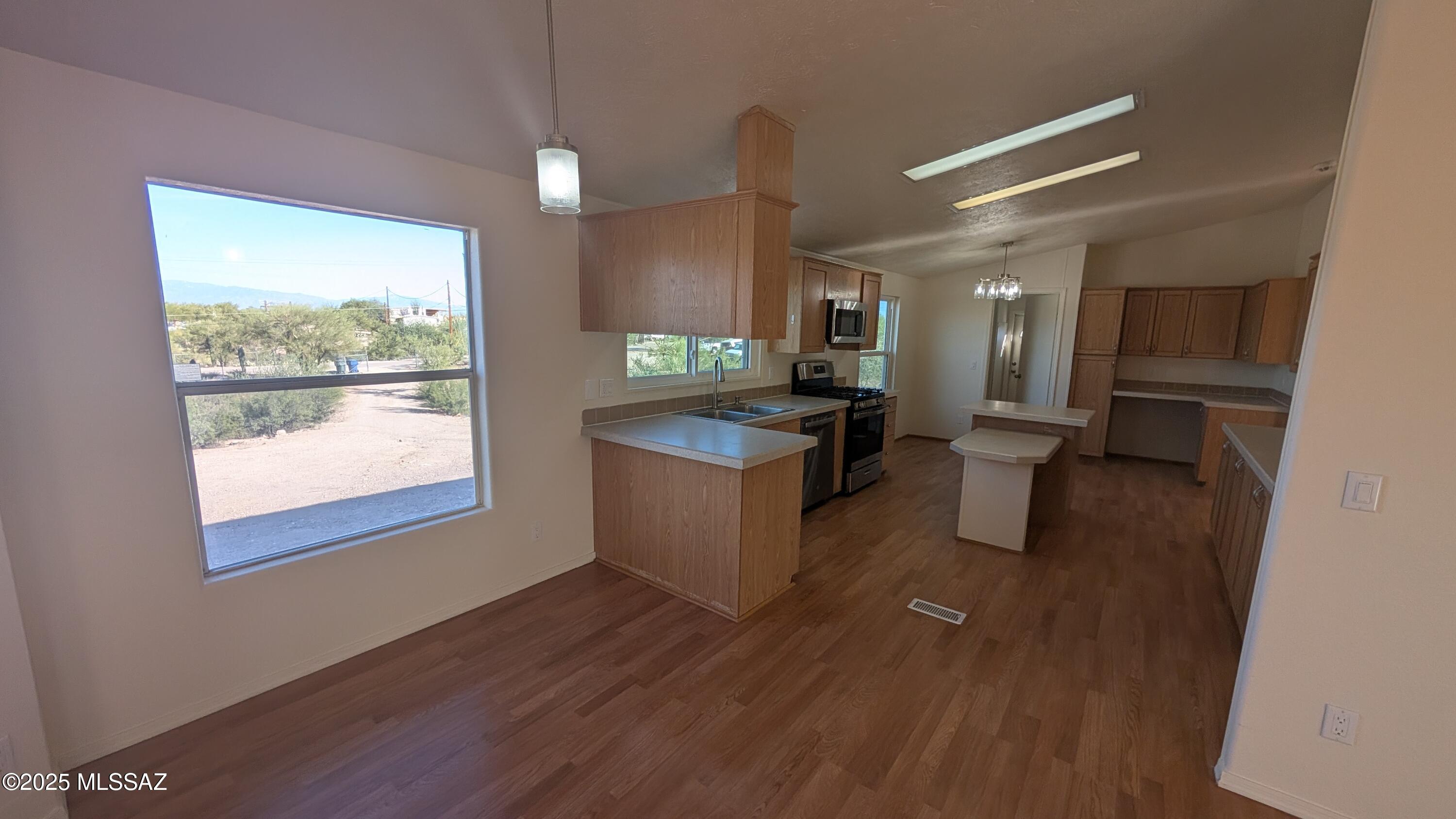 2614 S Thrasher Avenue