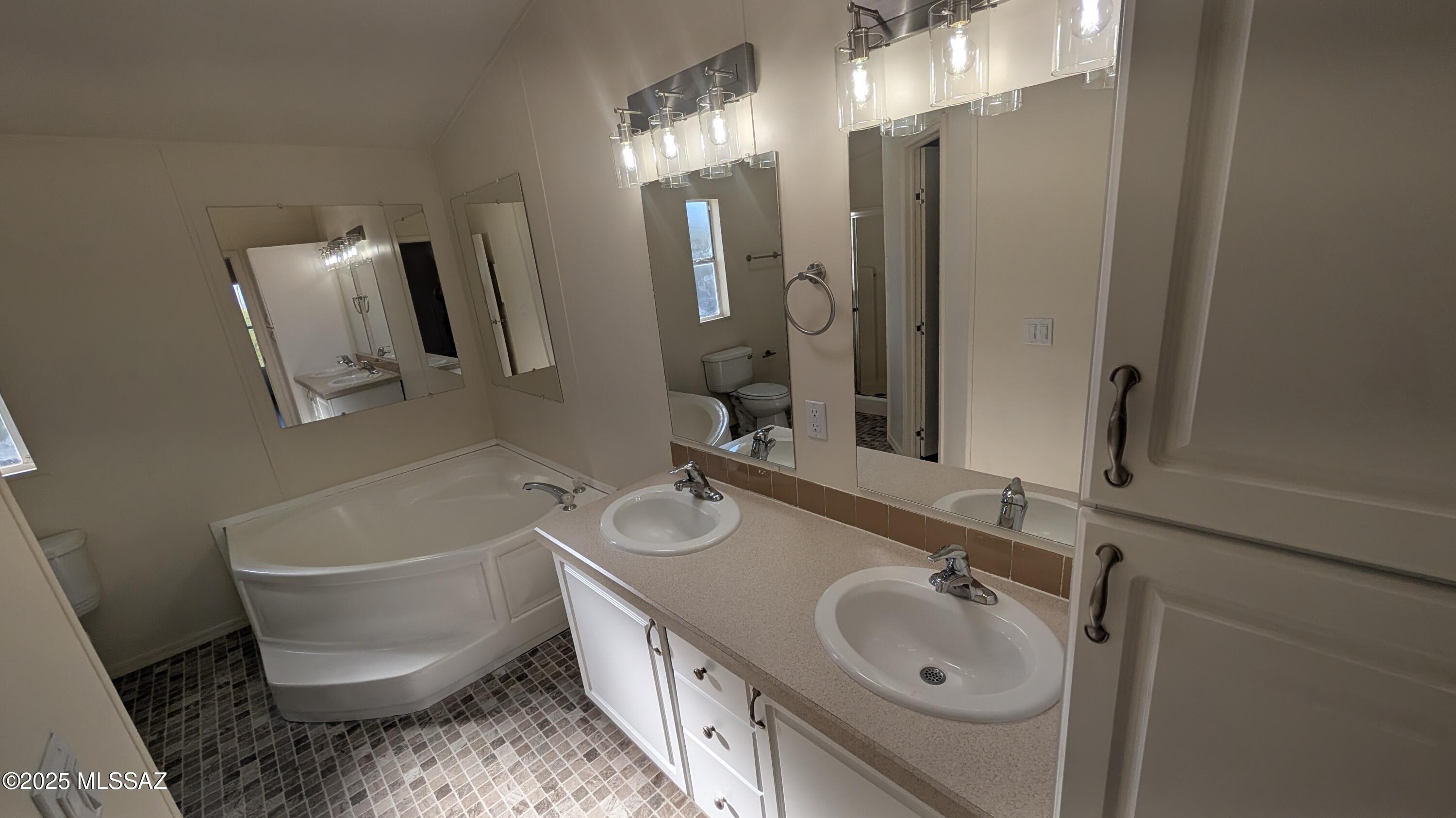 2614 S Thrasher Avenue