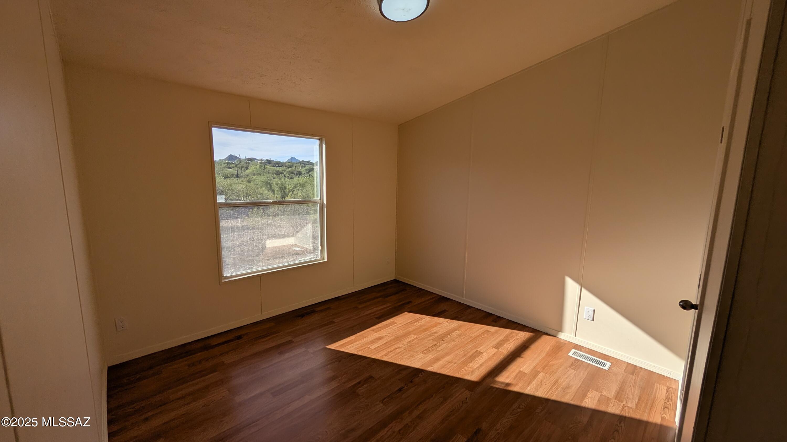 2614 S Thrasher Avenue