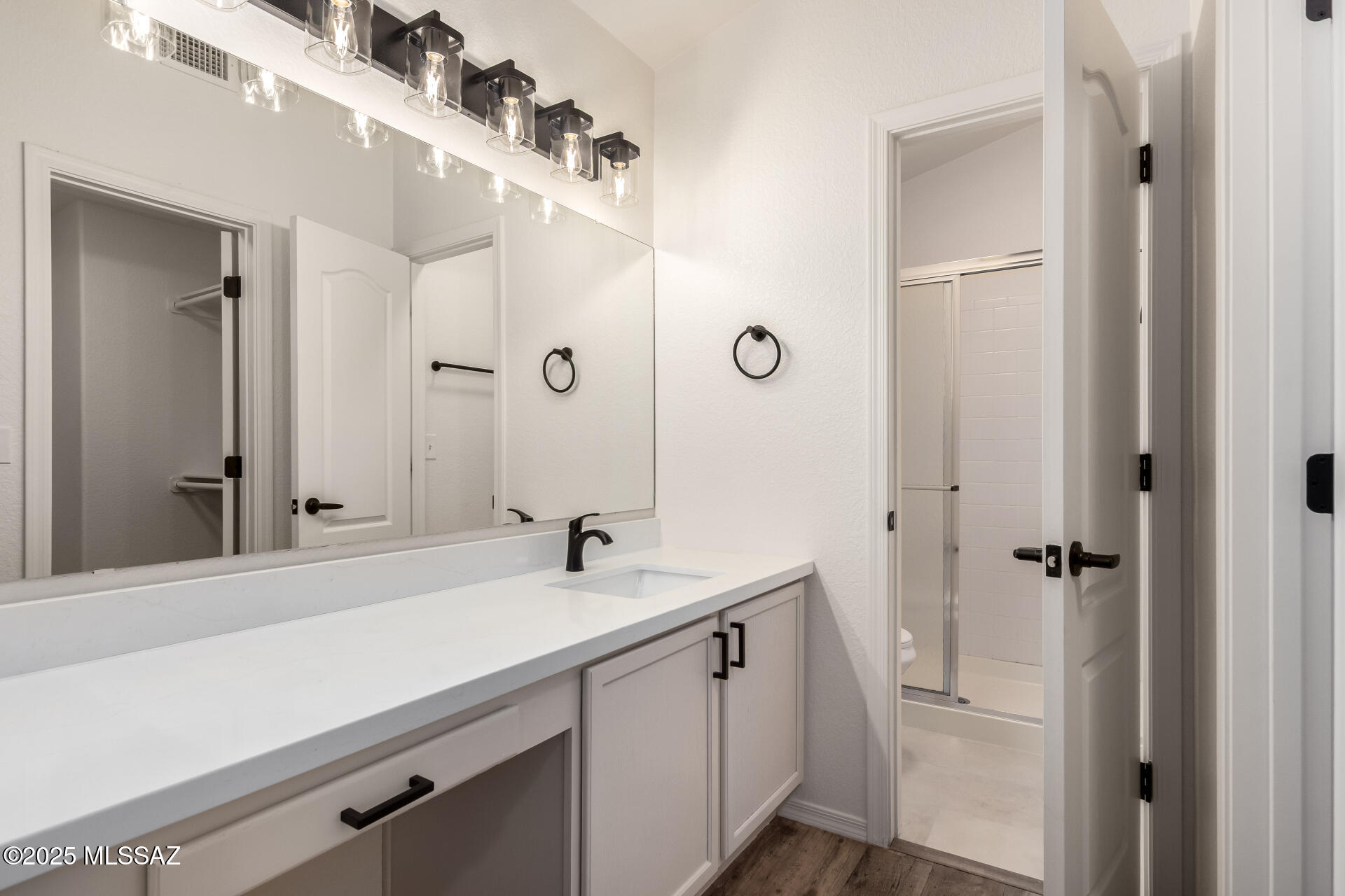 8695 N Sunnyvale Drive